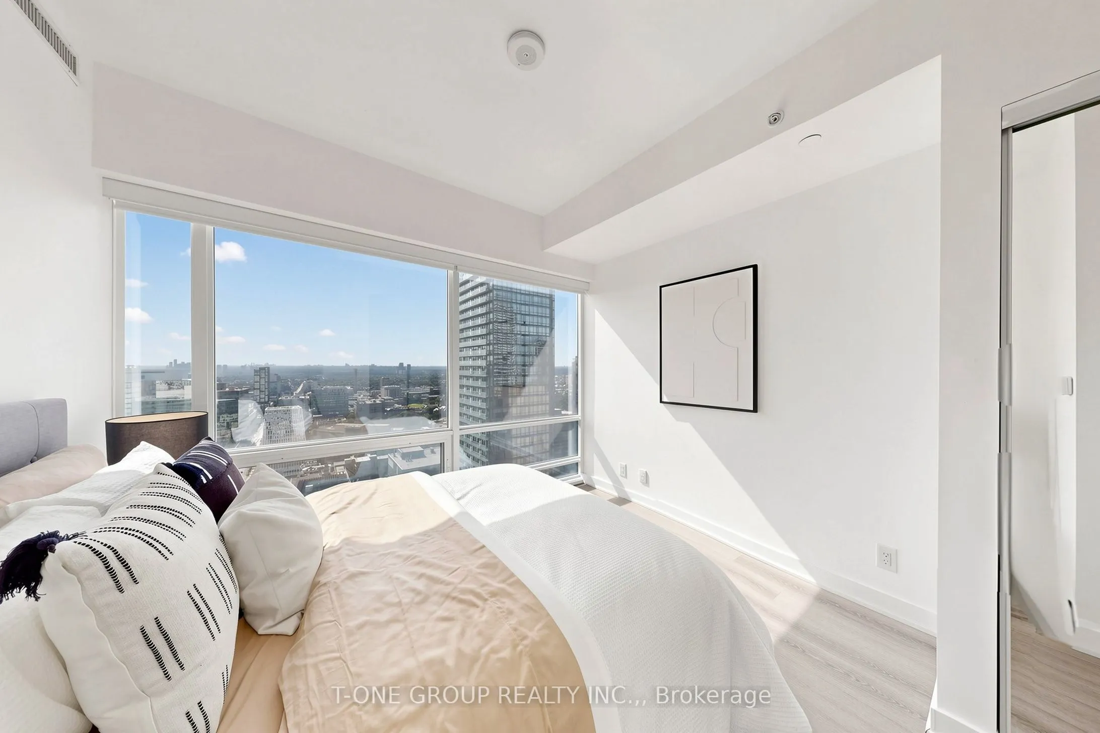 15 Grenville Street #3403