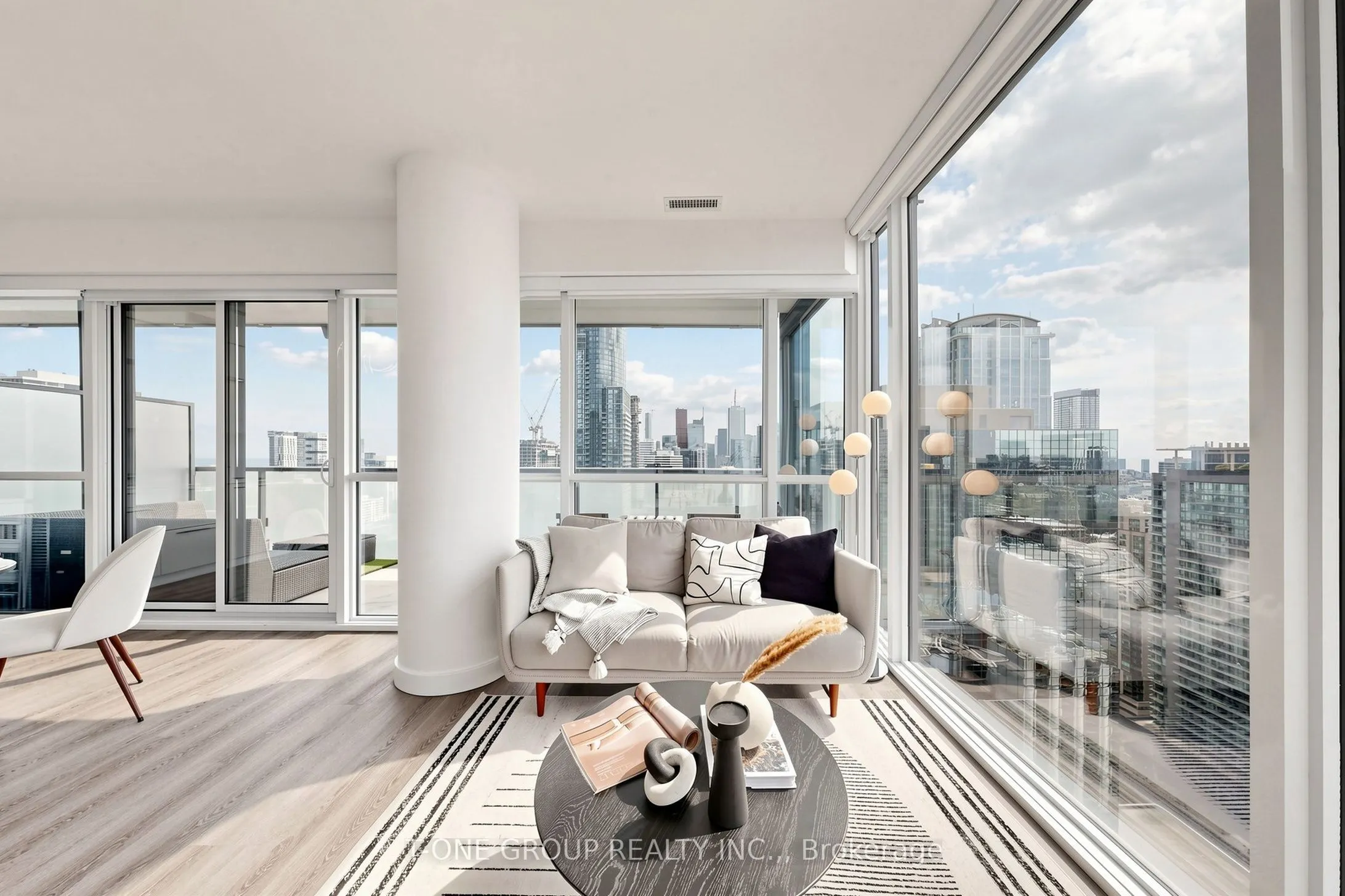 15 Grenville Street #3403
