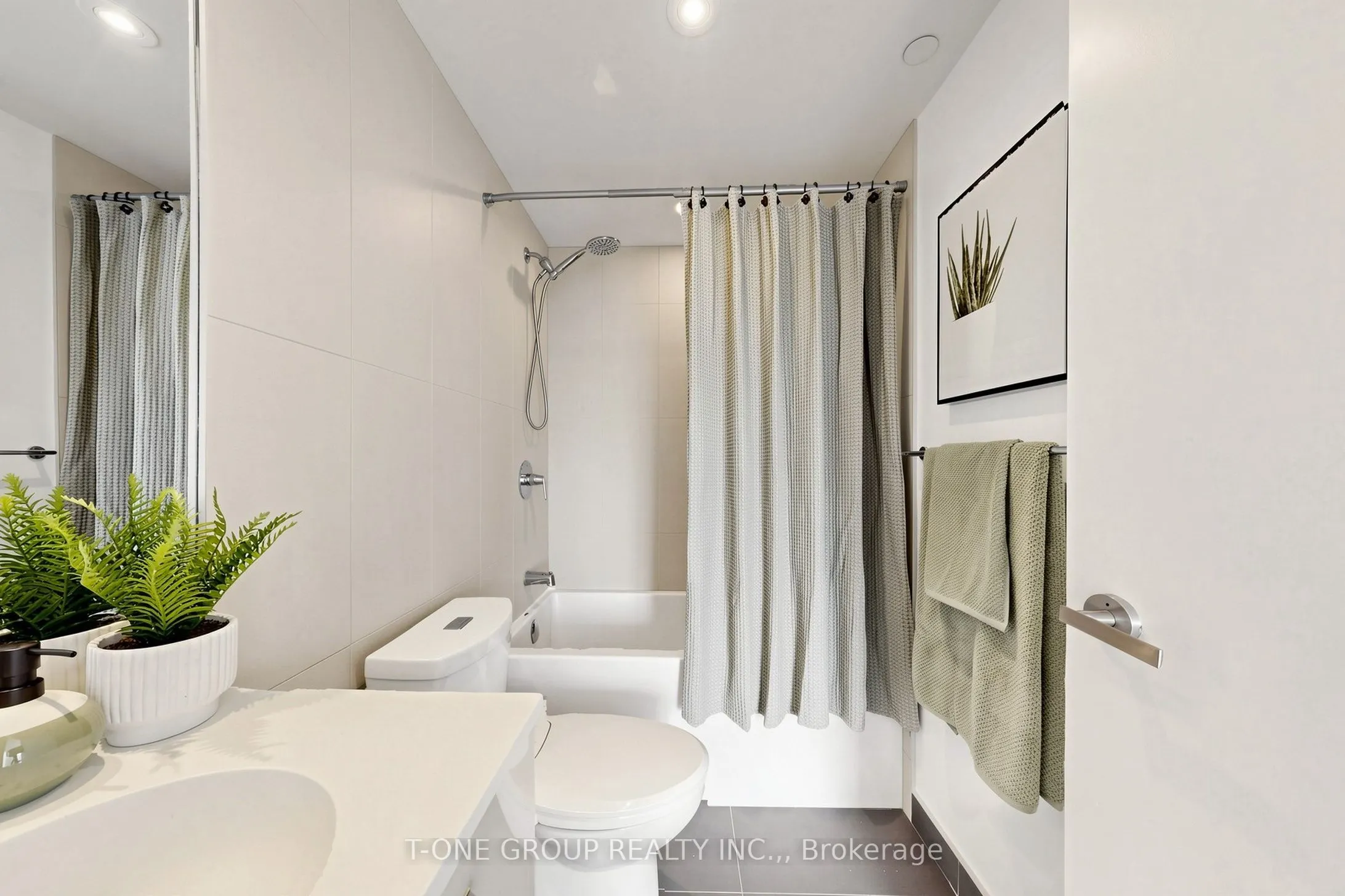 15 Grenville Street #3403