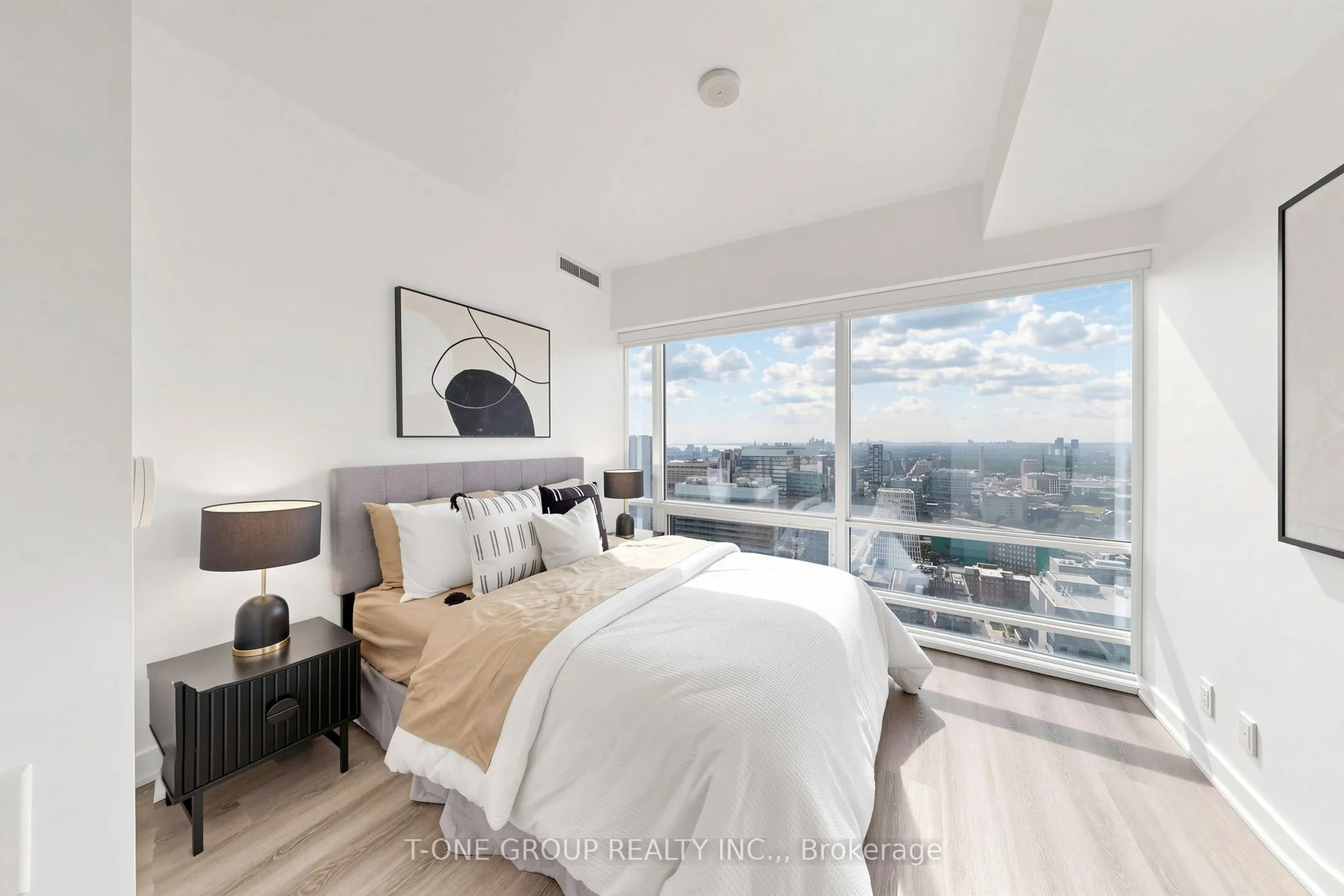 15 Grenville Street #3403