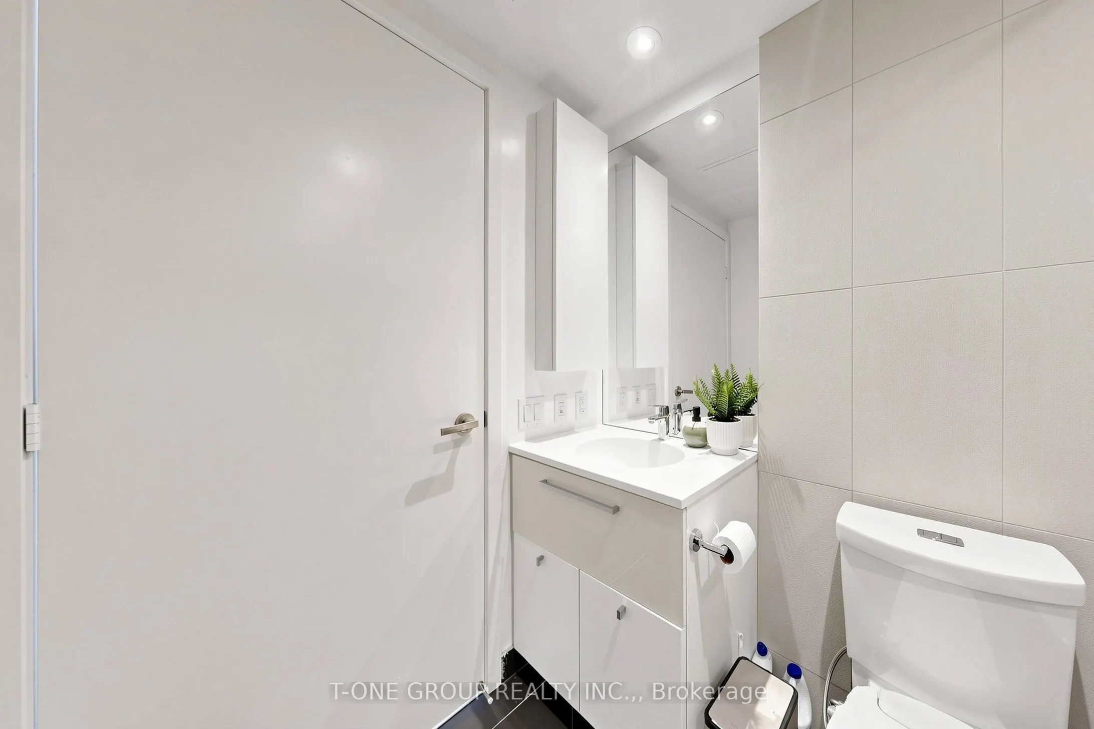15 Grenville Street #3403