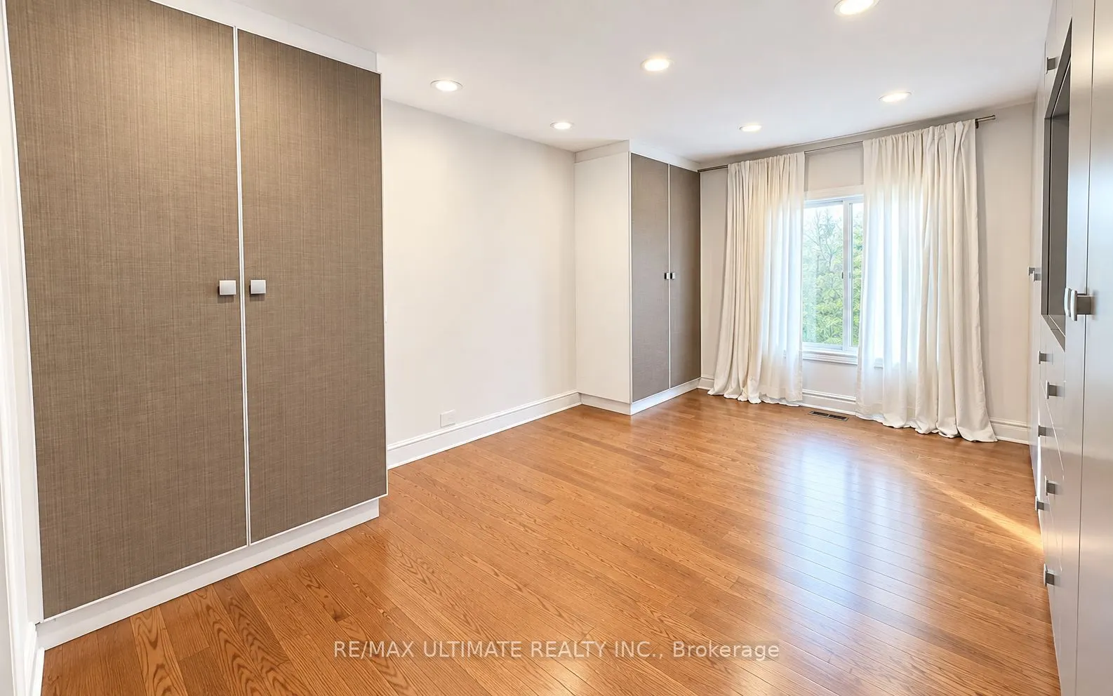 10 Noel Avenue