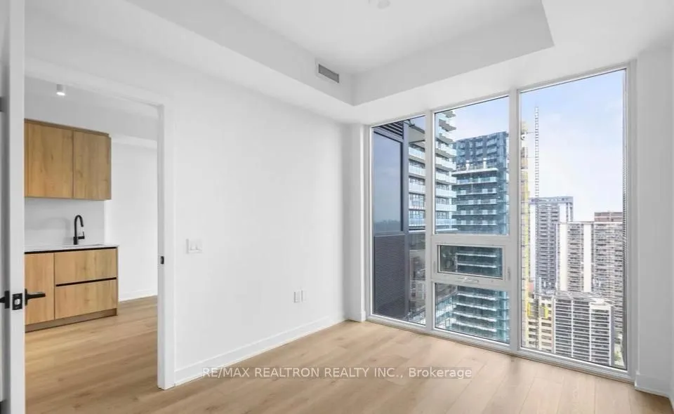 117 Broadway Avenue #1008