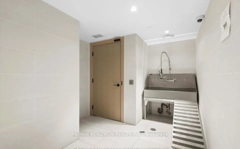 117 Broadway Avenue #1008