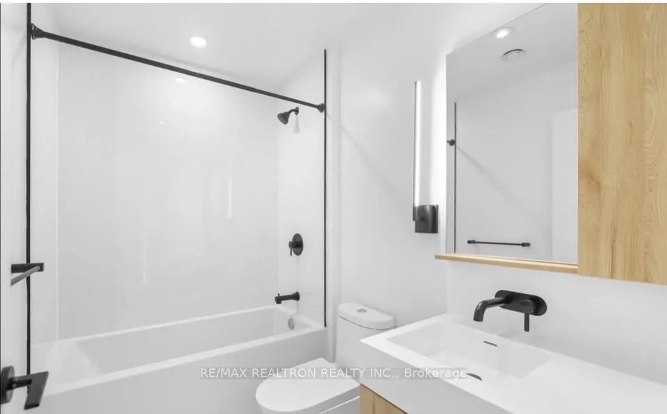 117 Broadway Avenue #1008