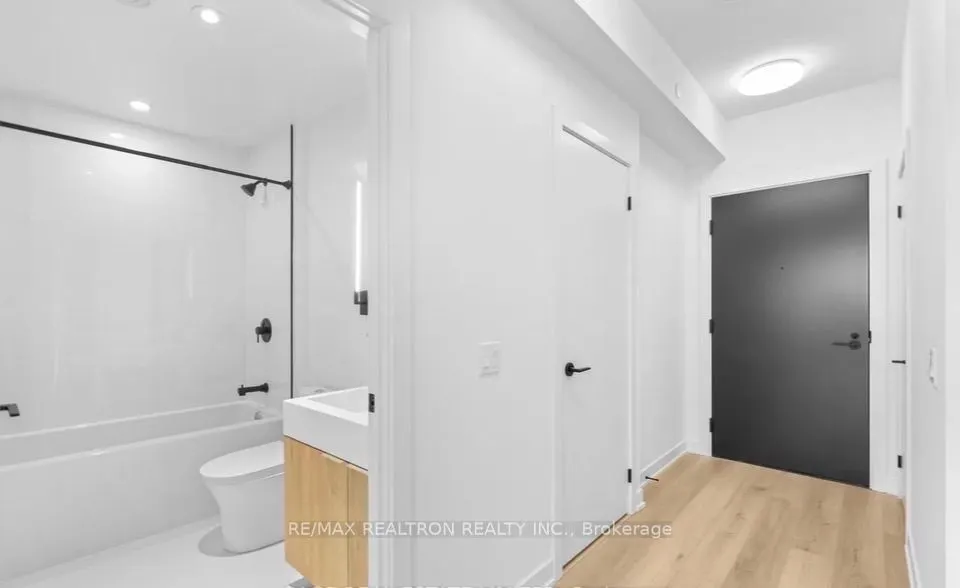 117 Broadway Avenue #1008