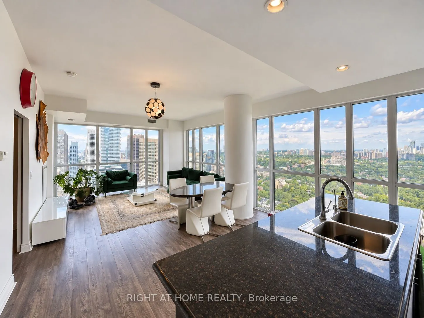 28 Ted Rogers Way #3808