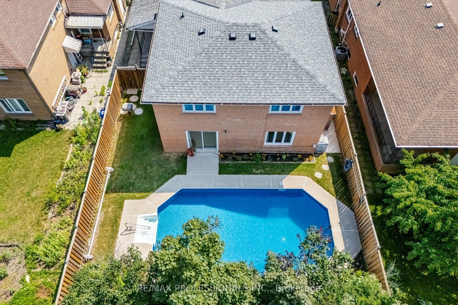 90 Peckham Avenue