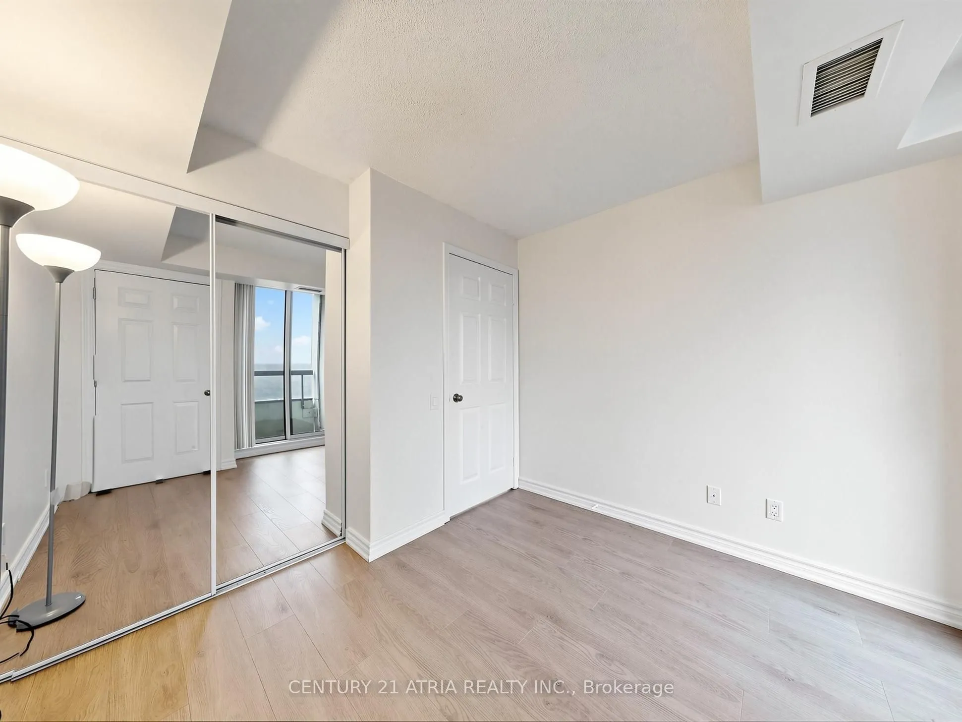 8 Hillcrest Avenue #2703