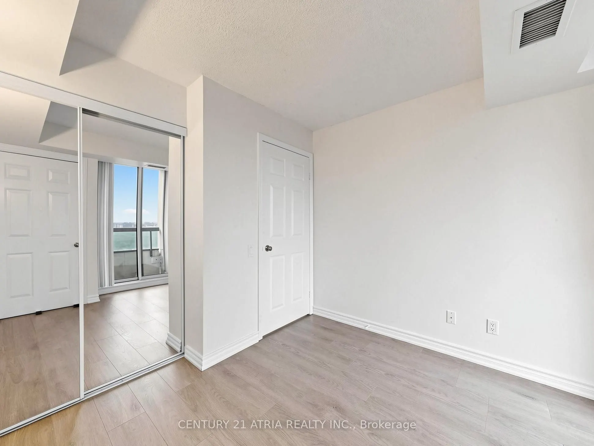 8 Hillcrest Avenue #2703