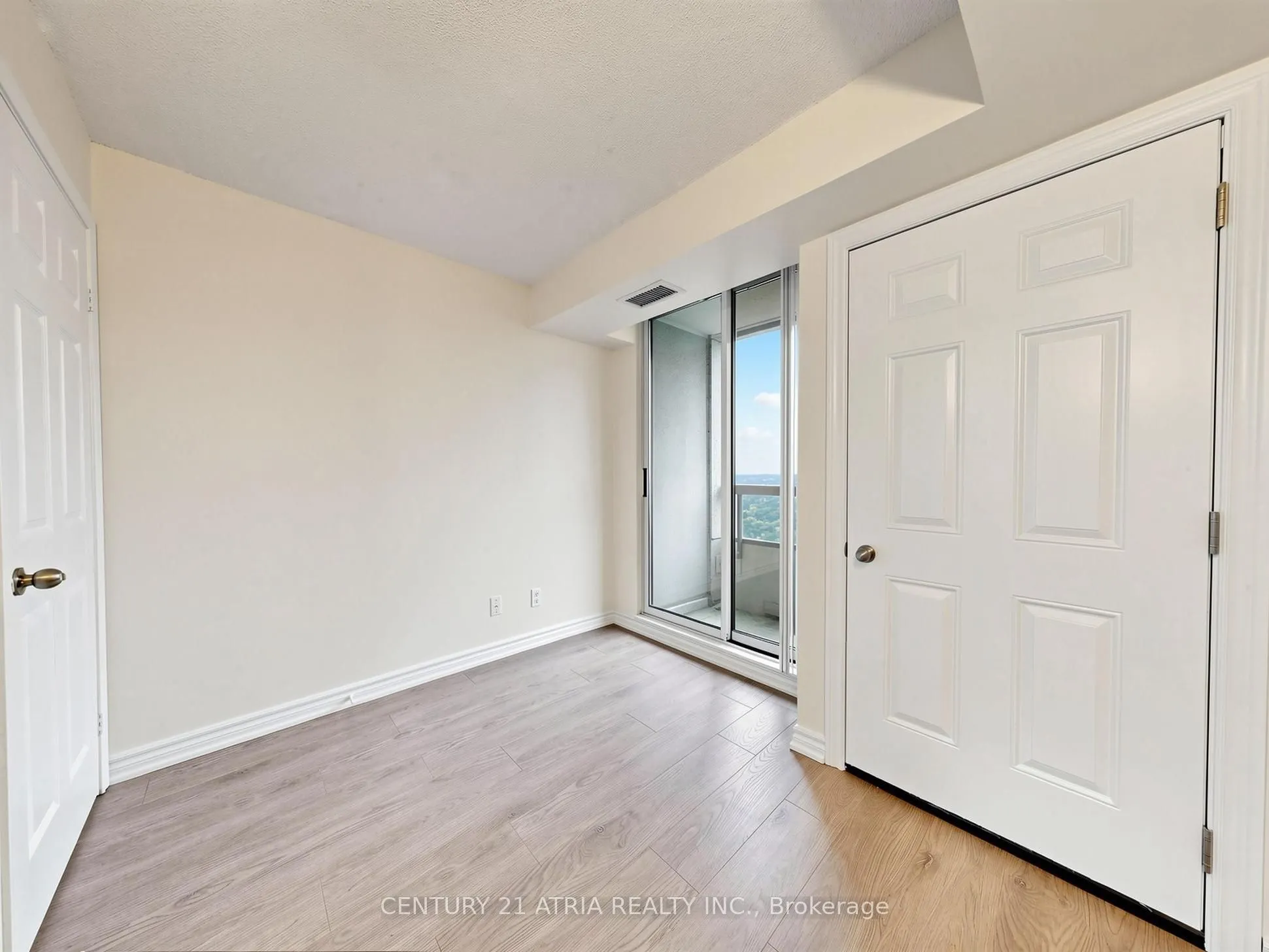 8 Hillcrest Avenue #2703