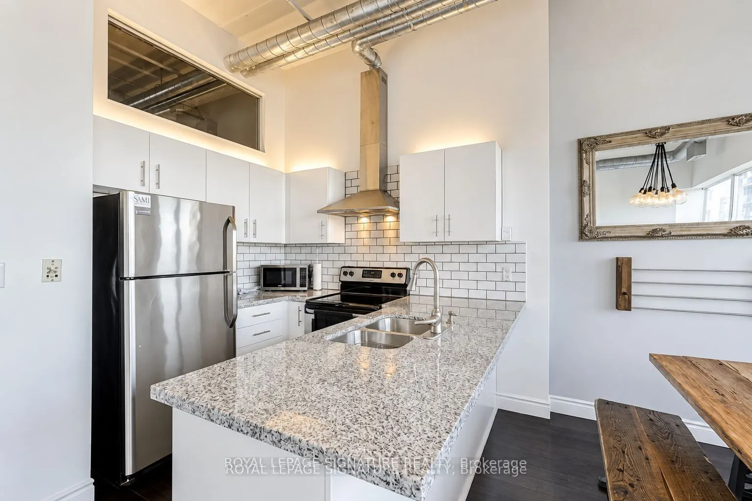 700 King Street W #1005