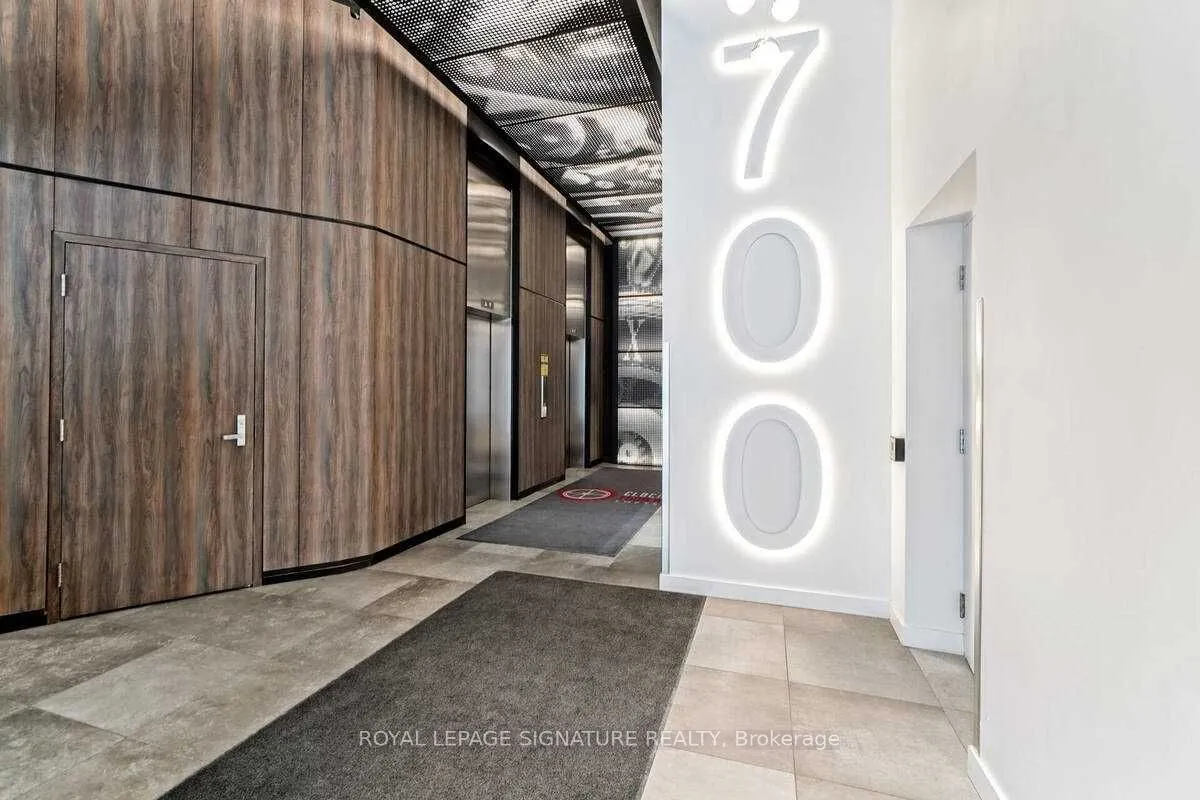 700 King Street W #1005