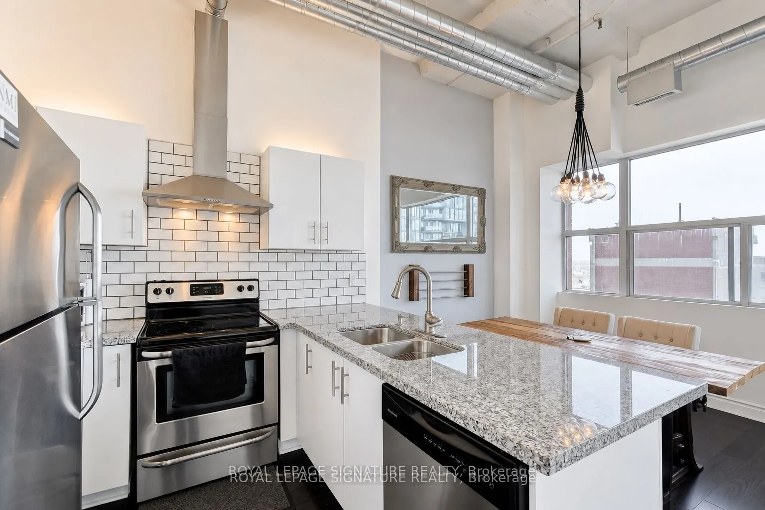 700 King Street W #1005