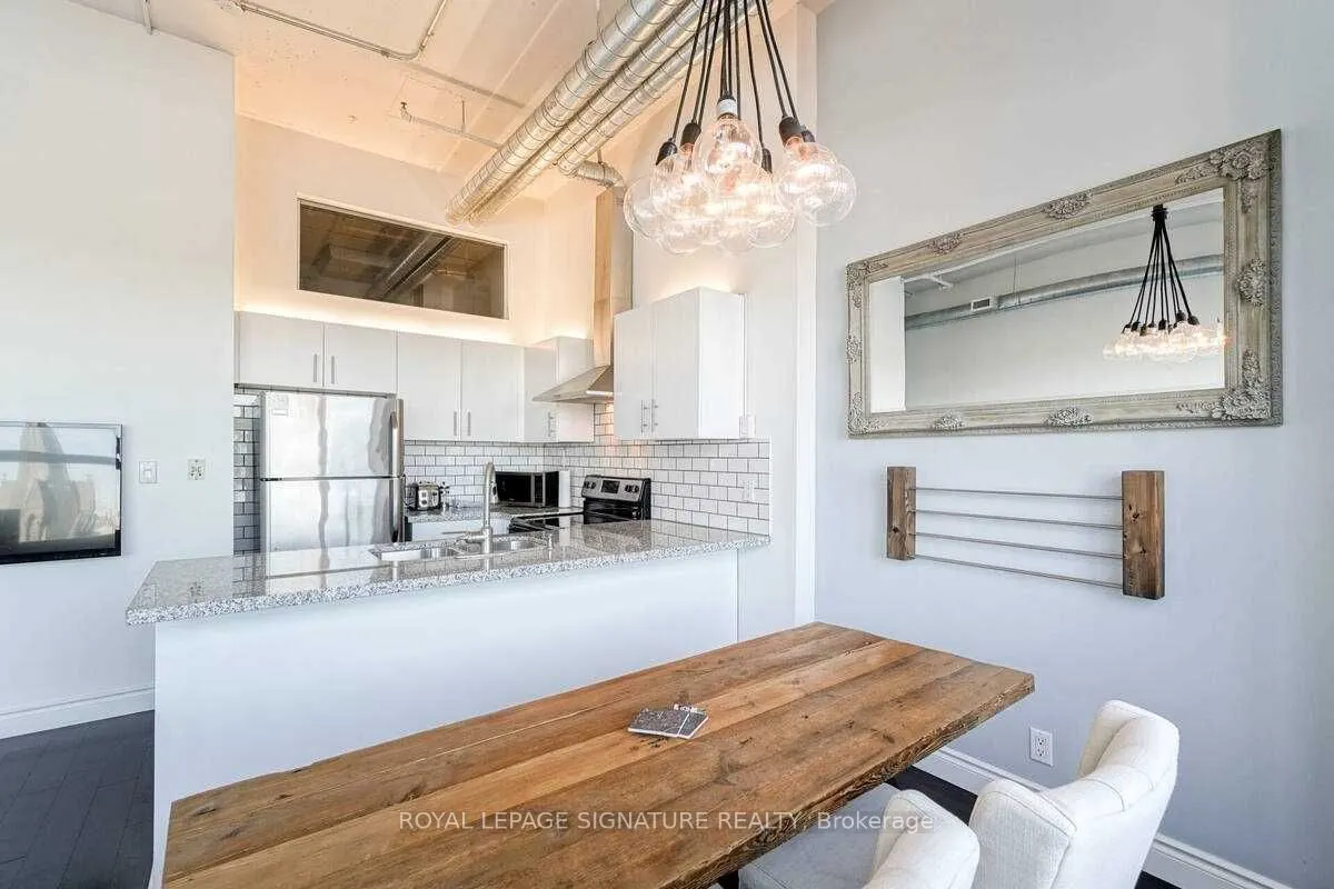 700 King Street W #1005