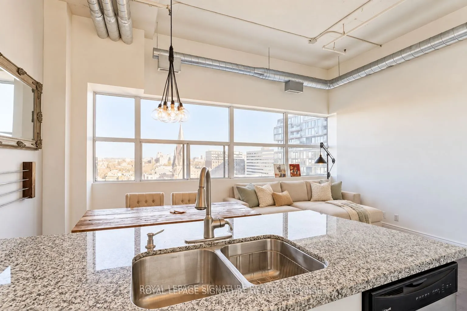 700 King Street W #1005