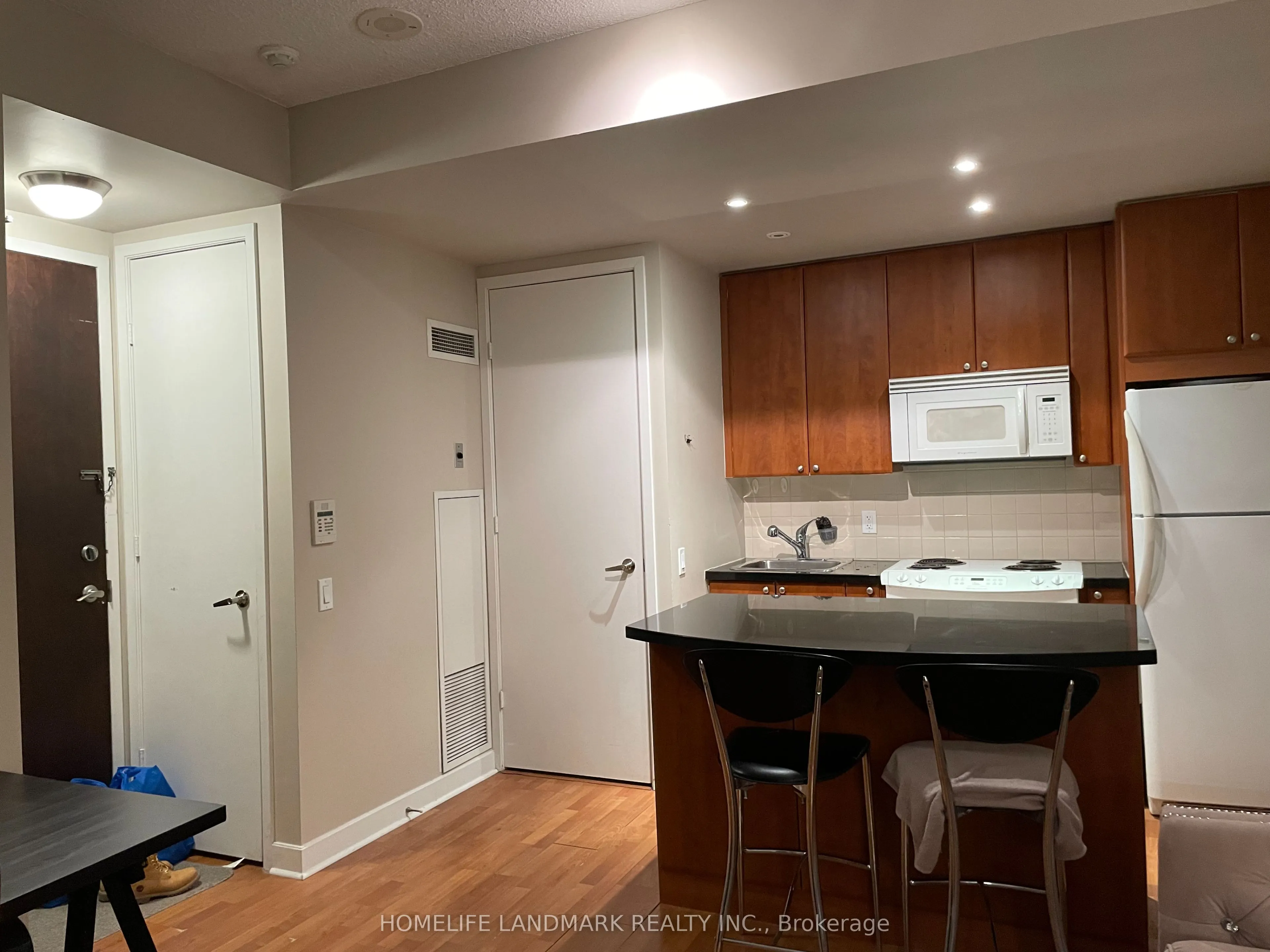 85 Bloor Street E #1501