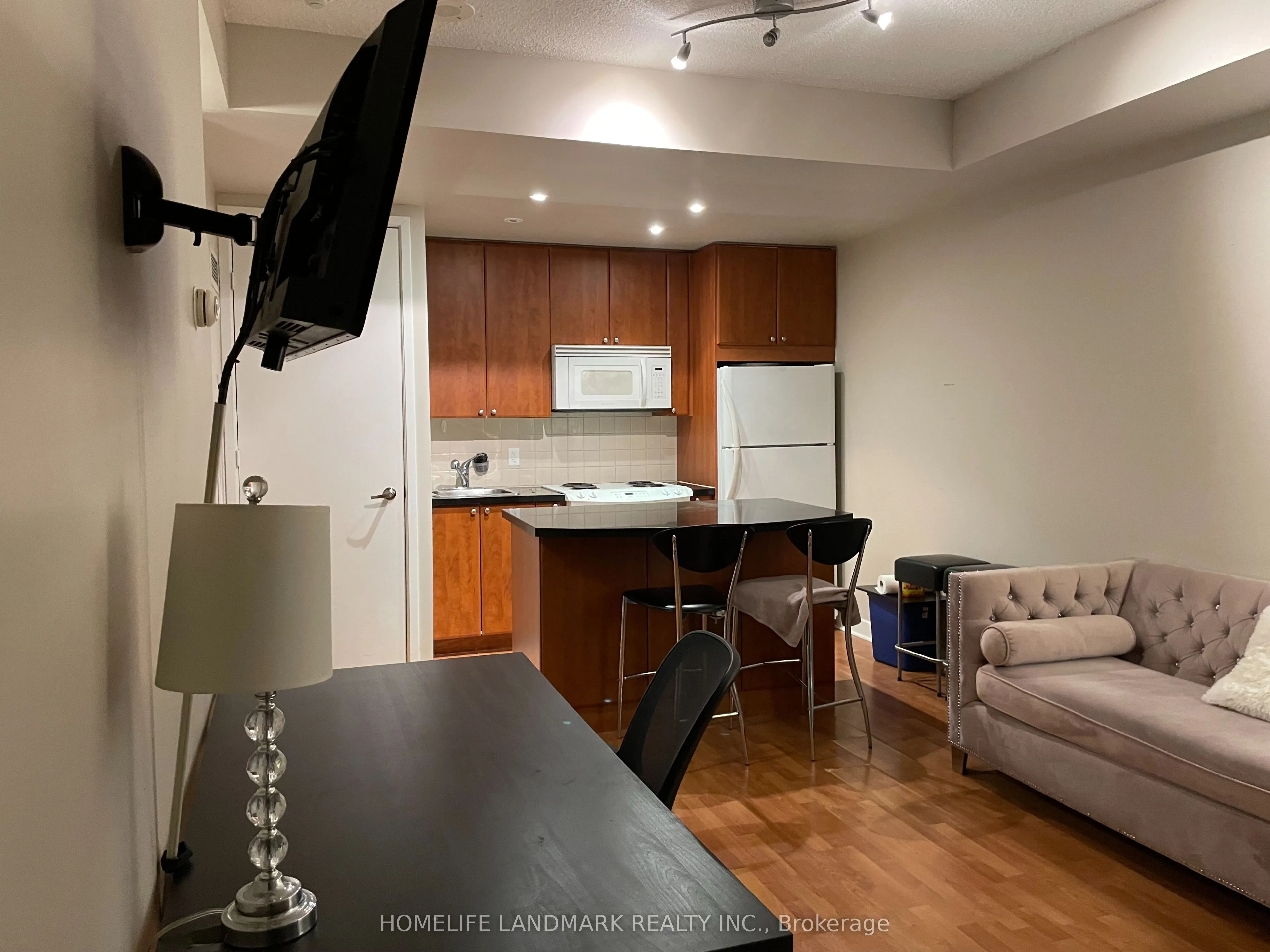 85 Bloor Street E #1501