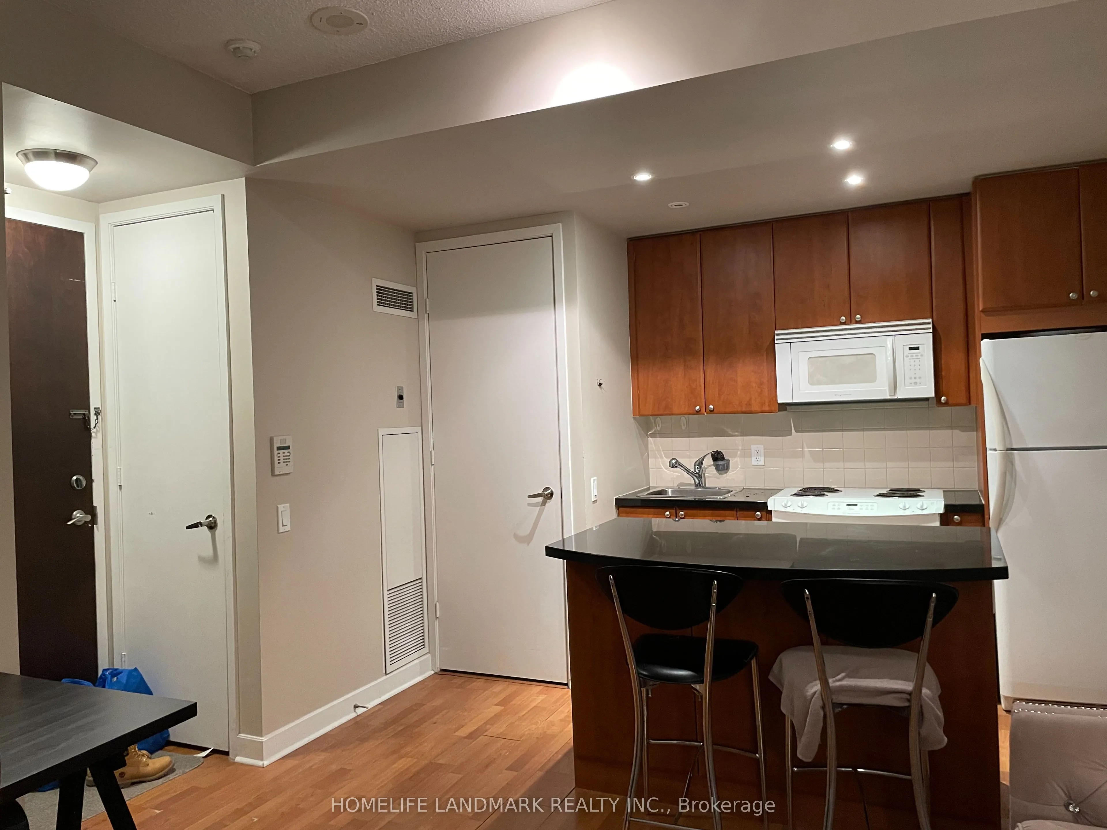 85 Bloor Street E #1501