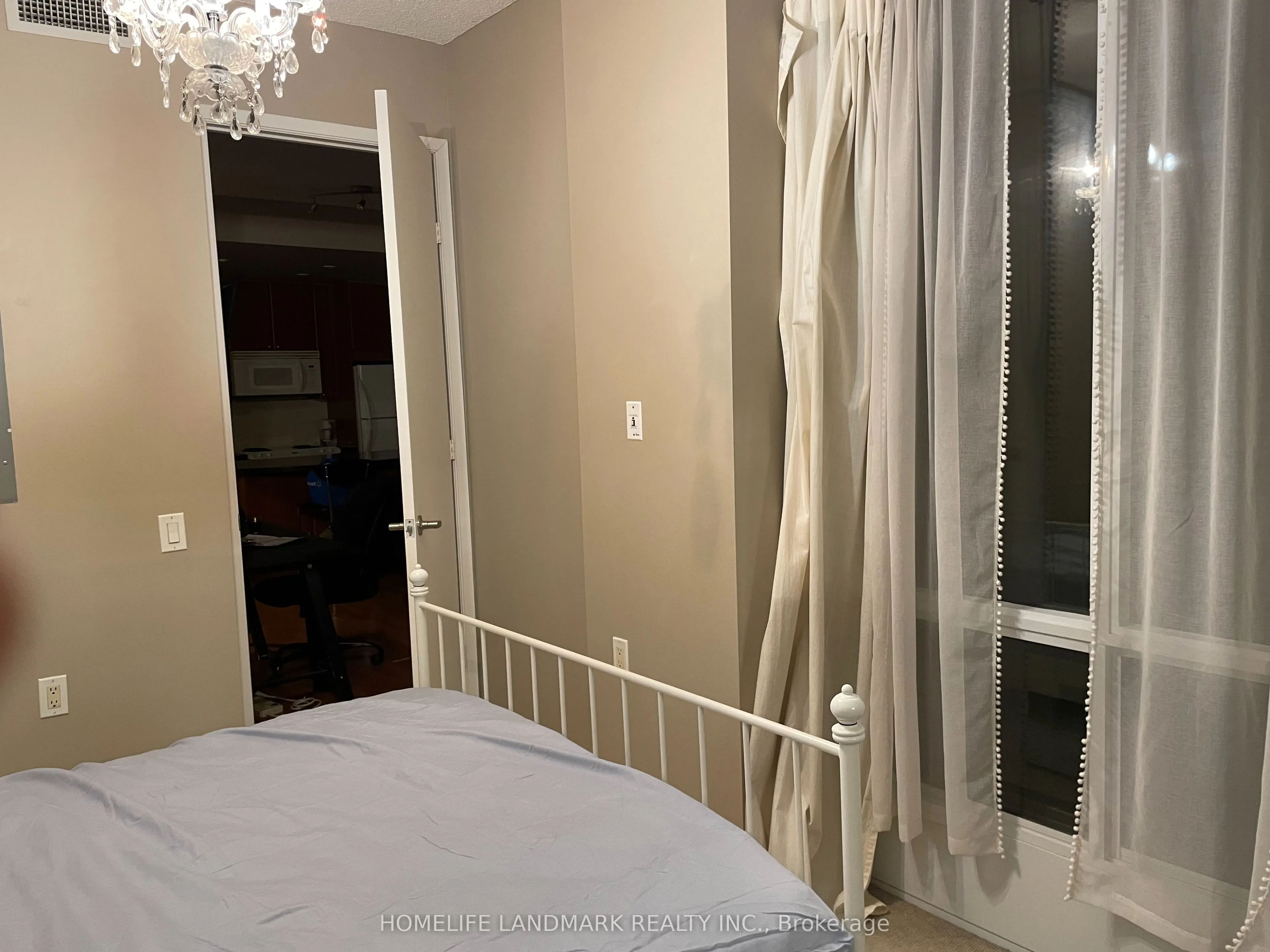 85 Bloor Street E #1501