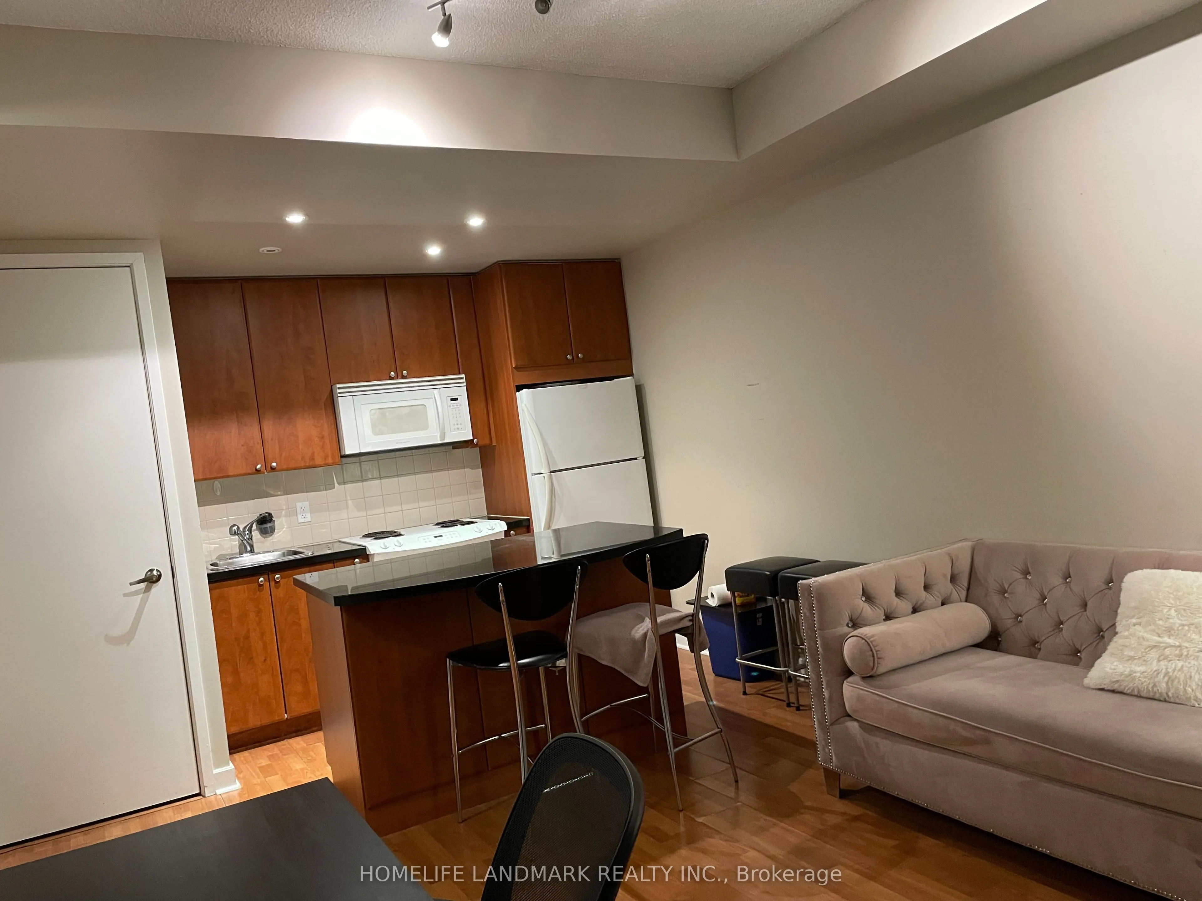 85 Bloor Street E #1501