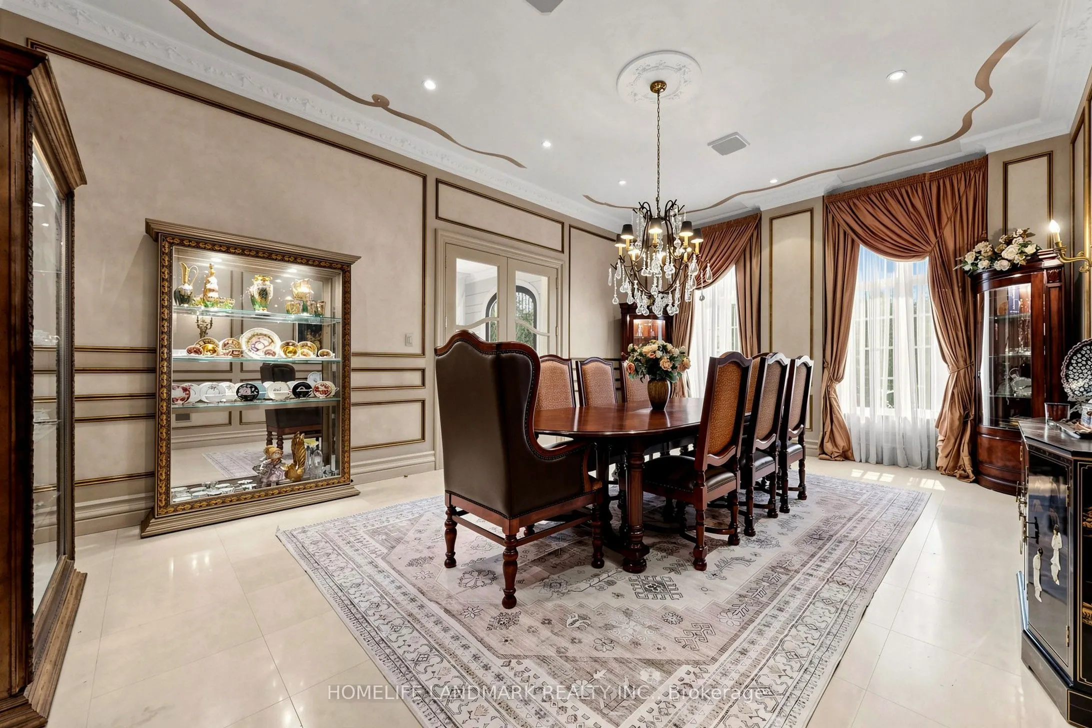 25 The Bridle Path