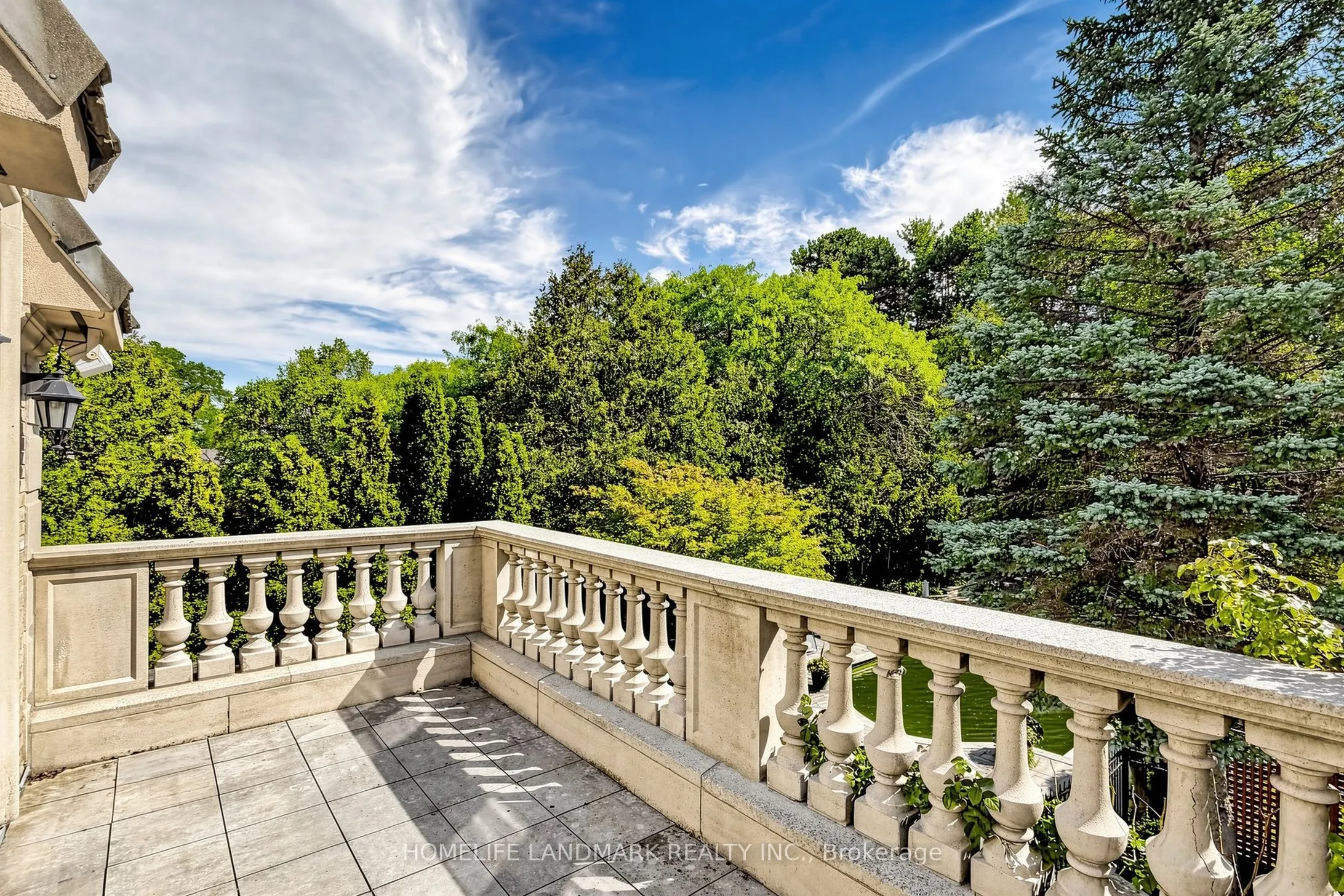 25 The Bridle Path