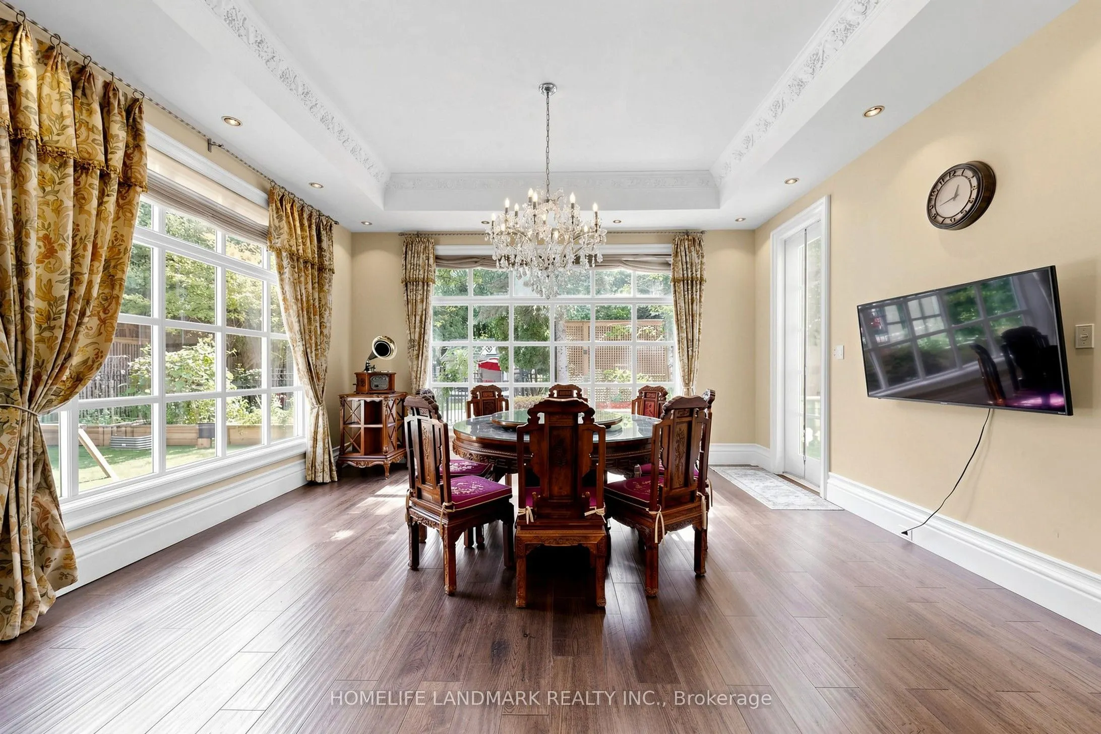 25 The Bridle Path
