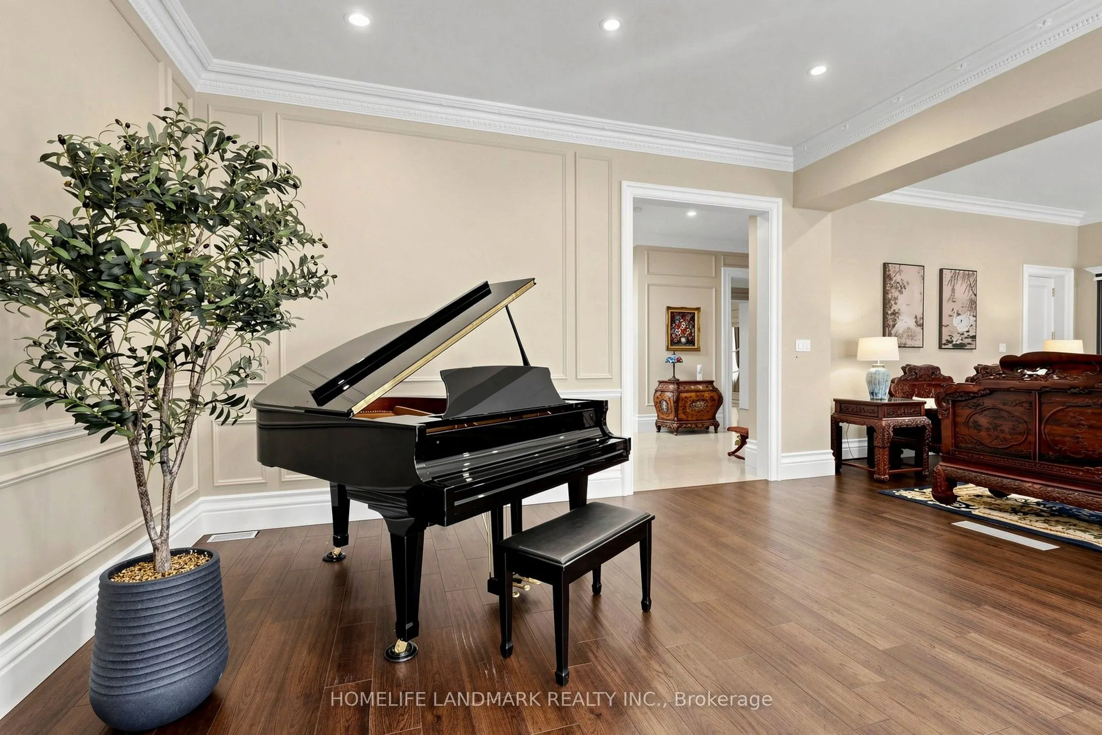 25 The Bridle Path