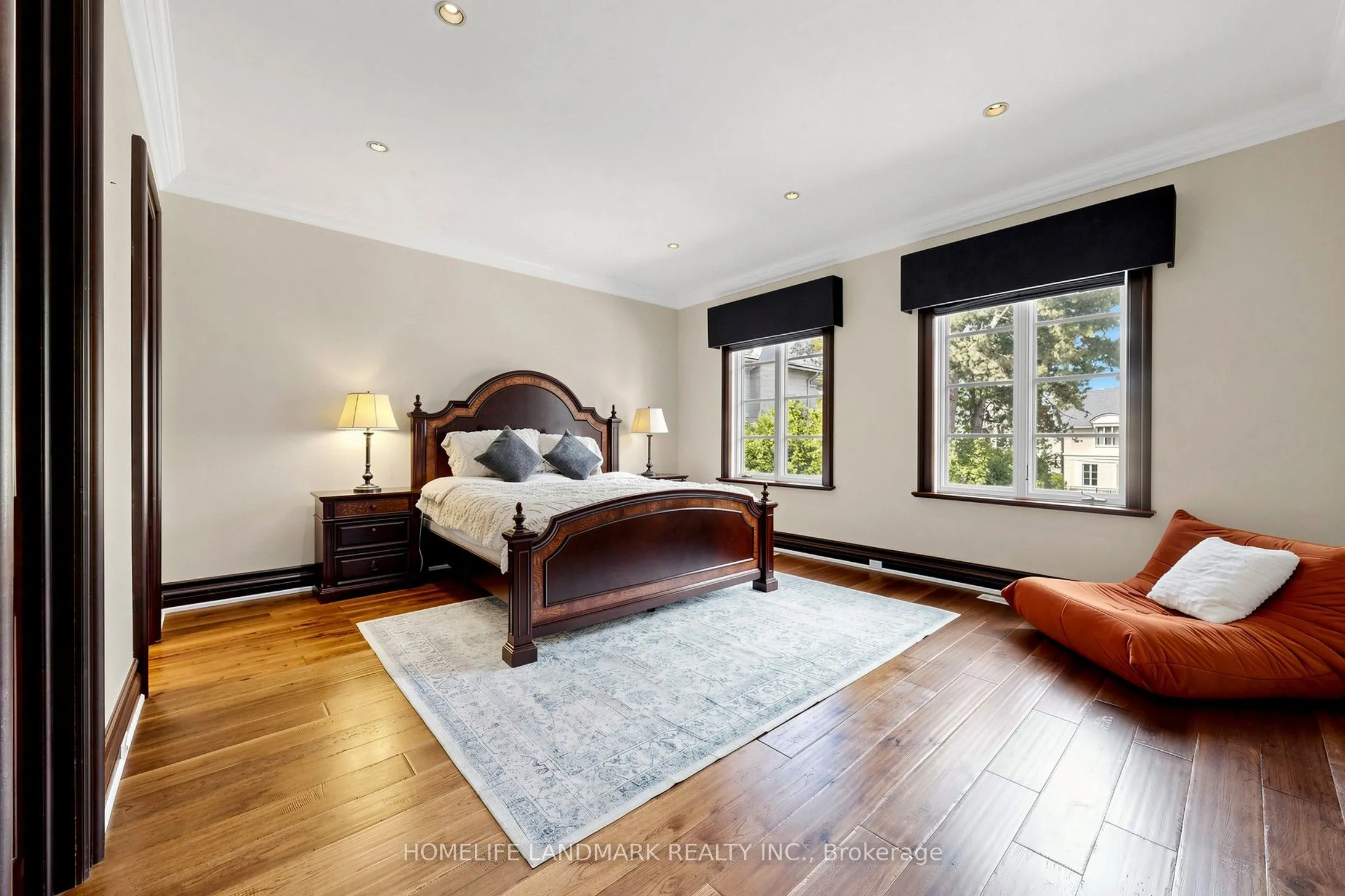25 The Bridle Path