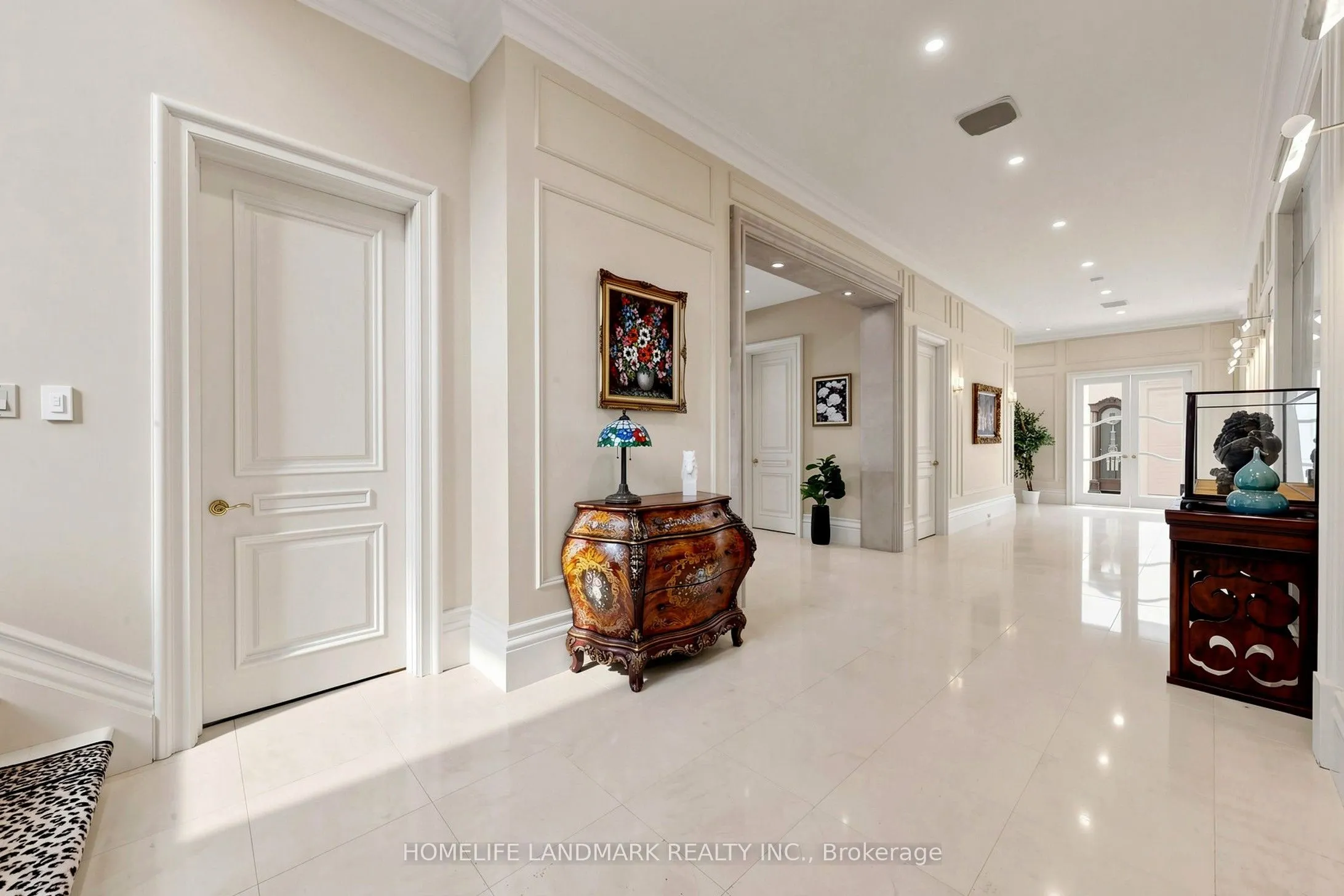25 The Bridle Path
