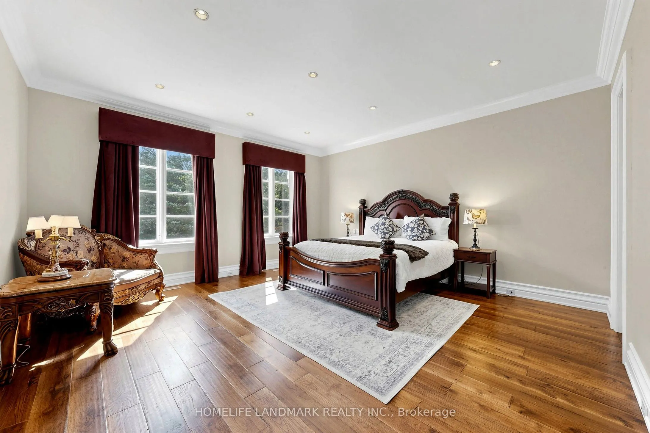 25 The Bridle Path