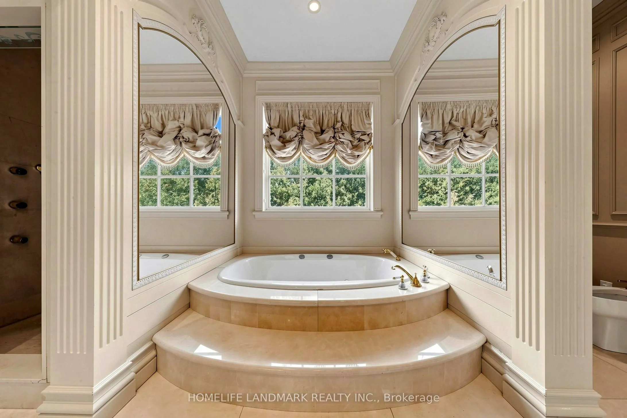 25 The Bridle Path