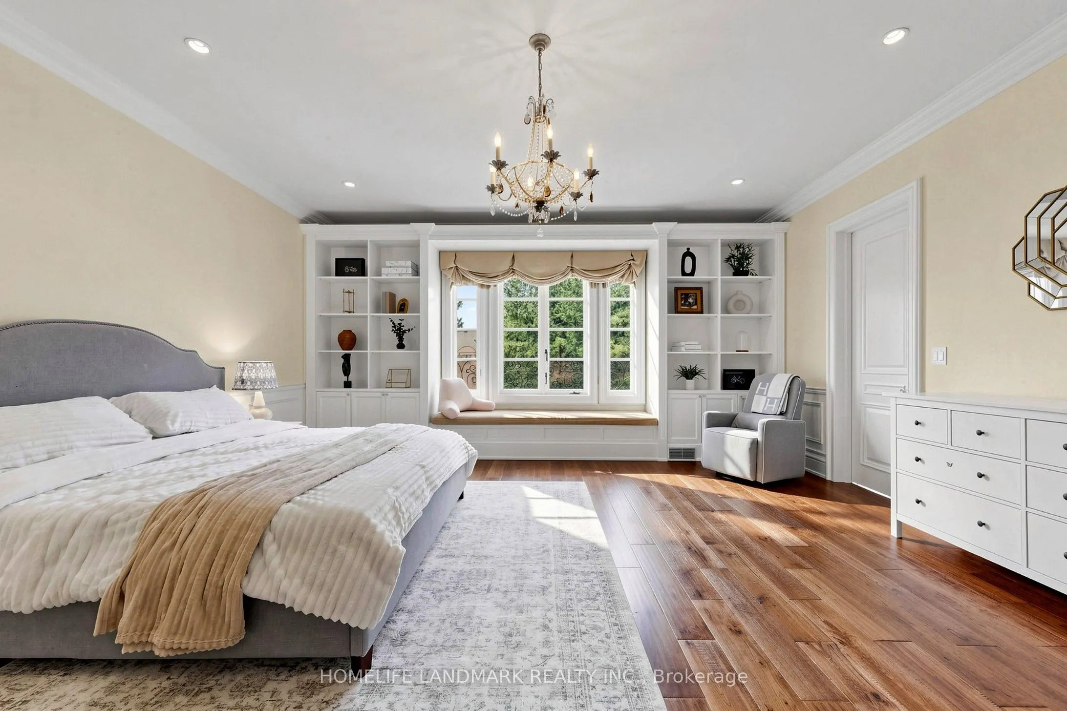 25 The Bridle Path