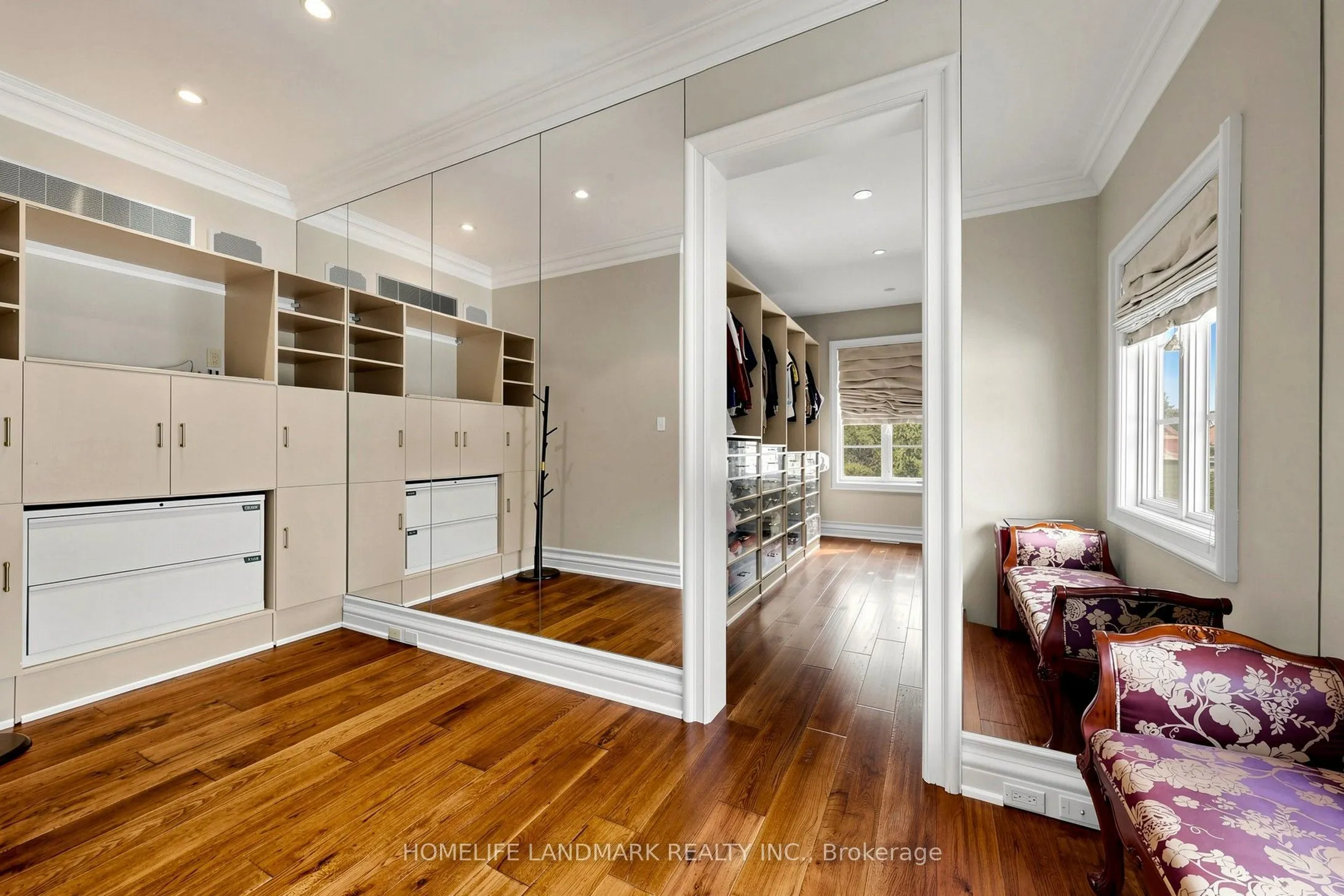25 The Bridle Path