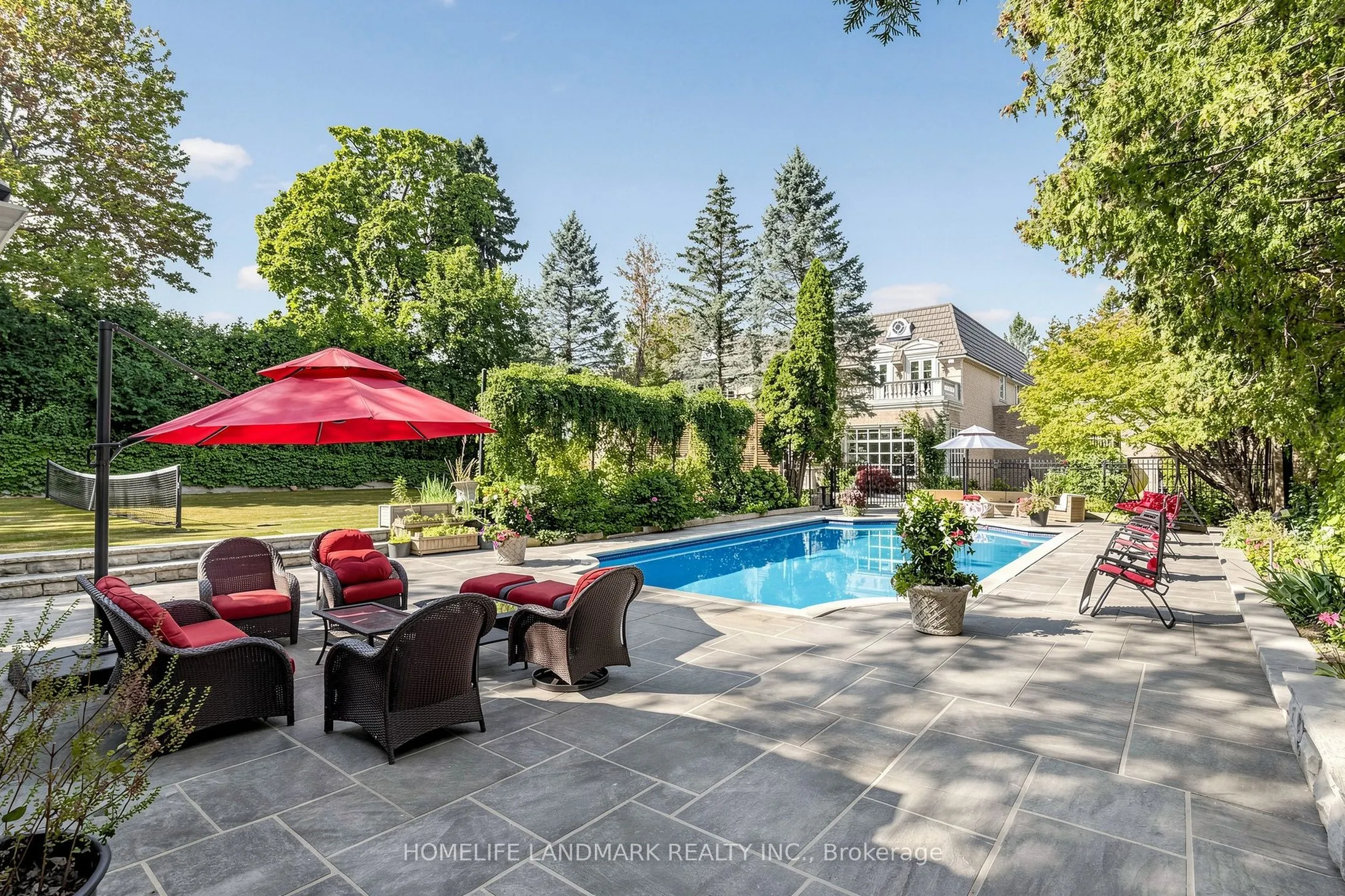25 The Bridle Path