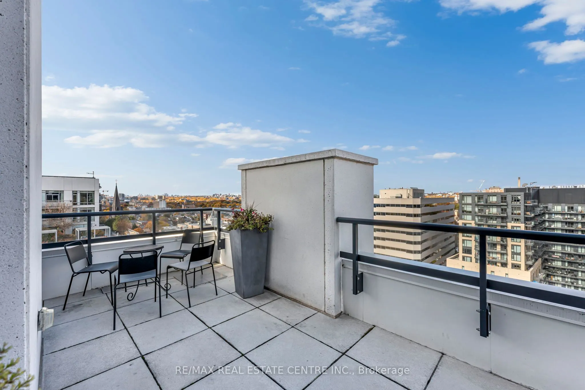 501 Adelaide Street W #306