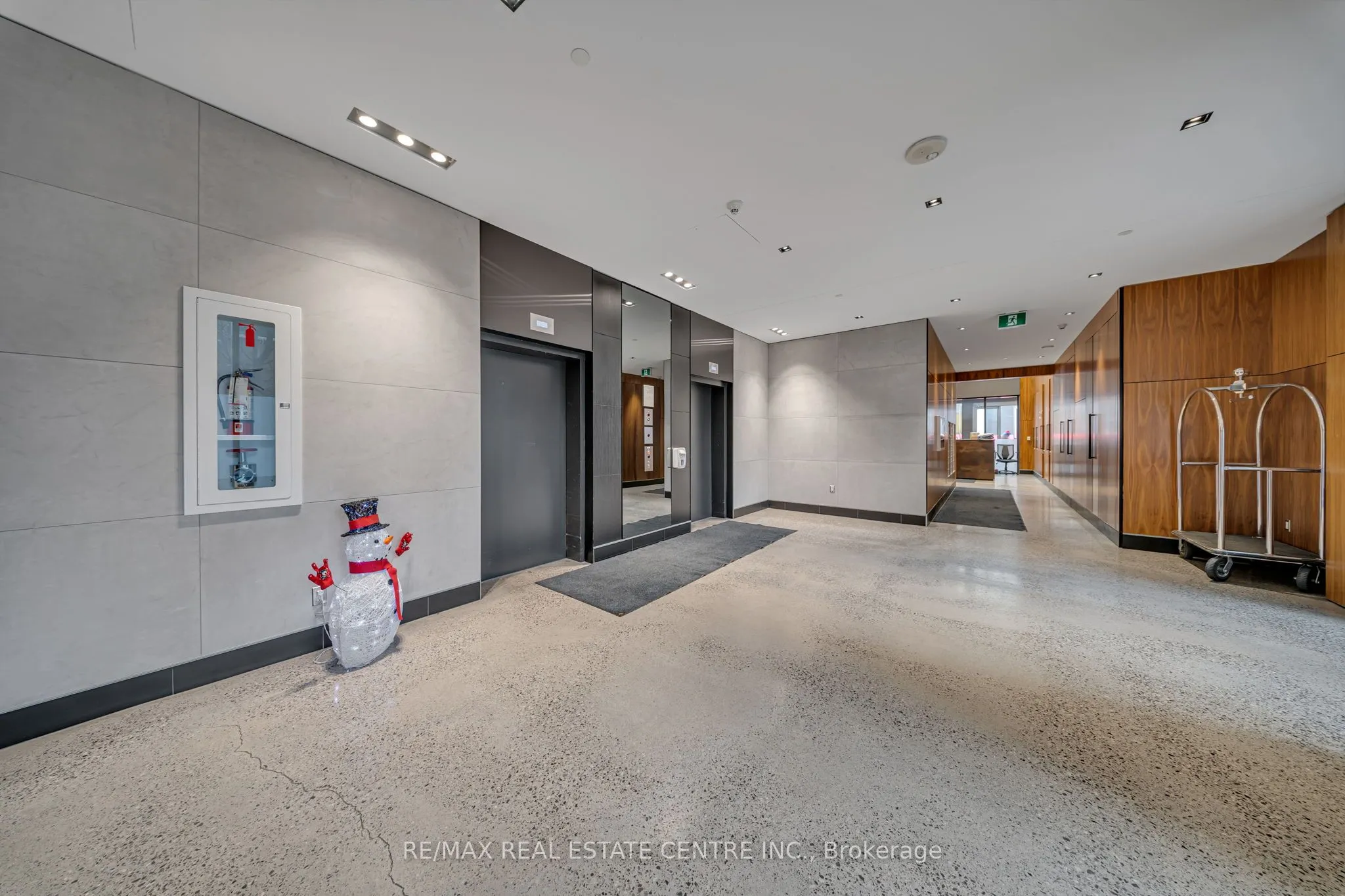 501 Adelaide Street W #306
