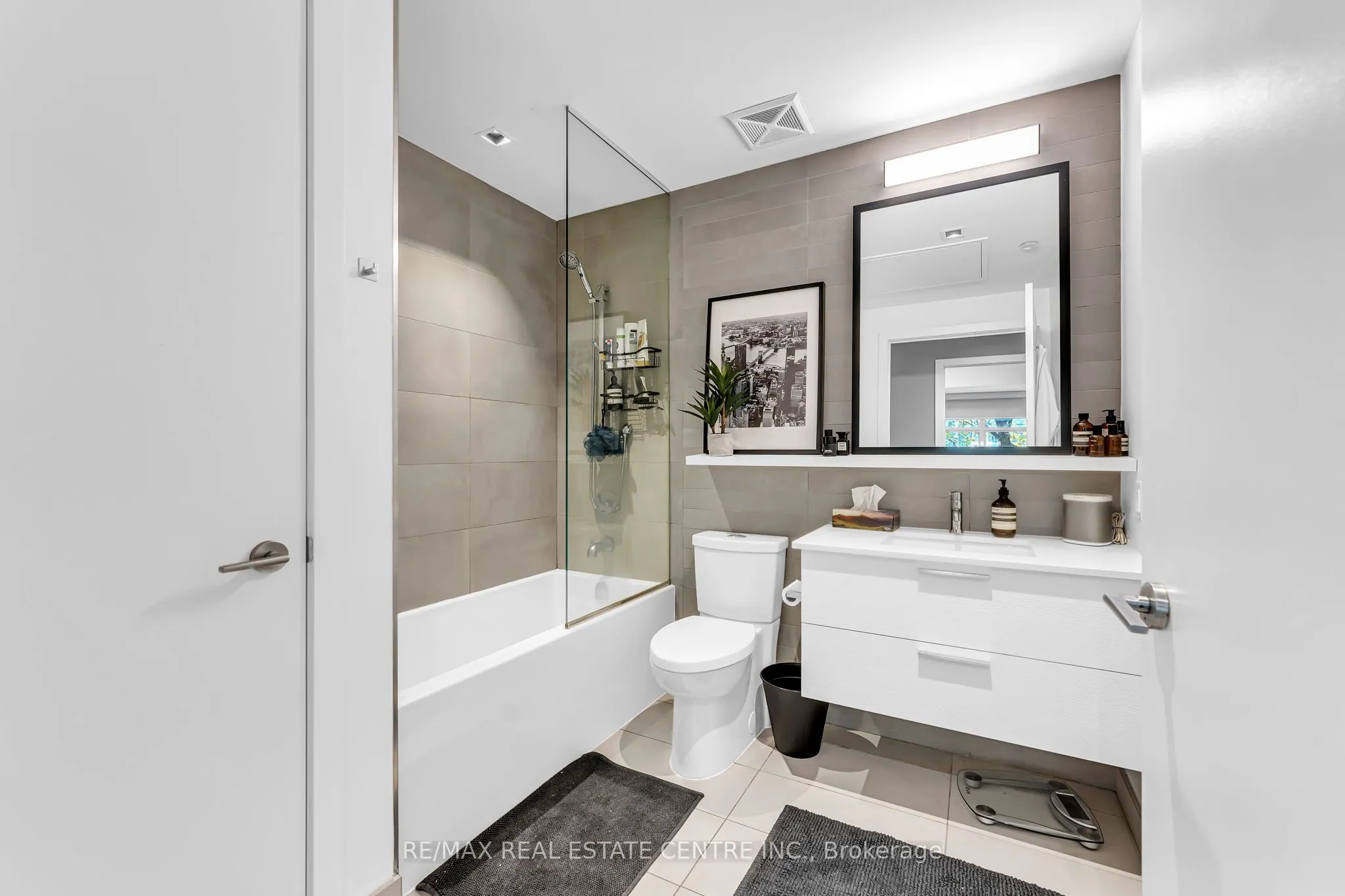 501 Adelaide Street W #306