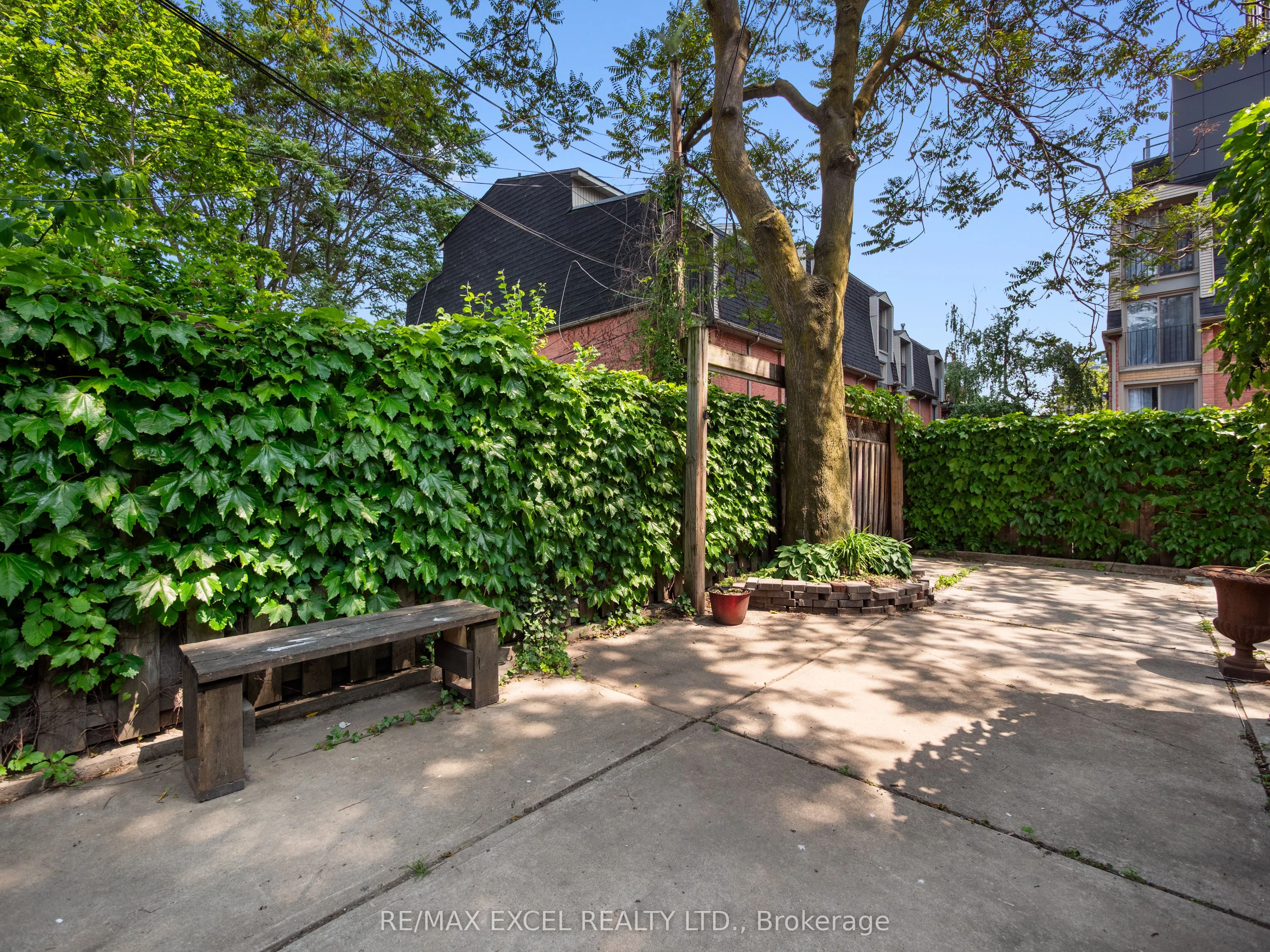 137 Gerrard Street E #Bsmt