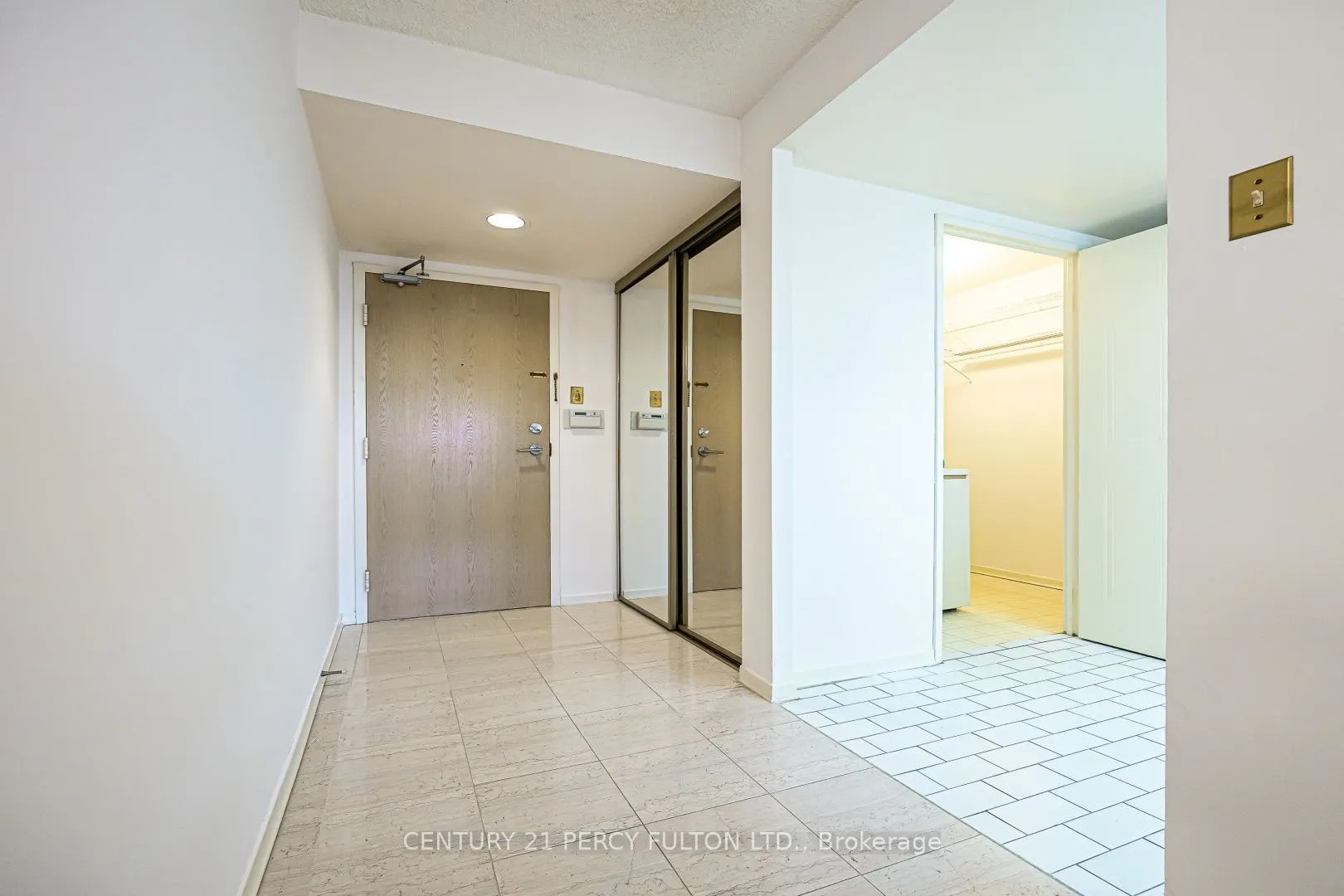 5 Kenneth Avenue #907
