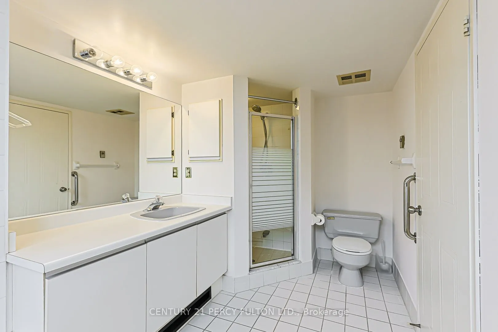 5 Kenneth Avenue #907
