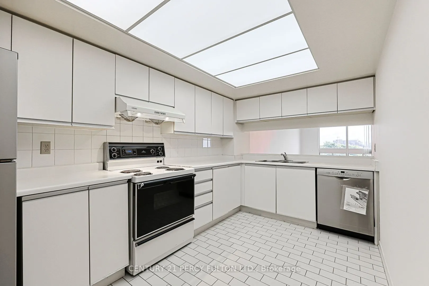 5 Kenneth Avenue #907