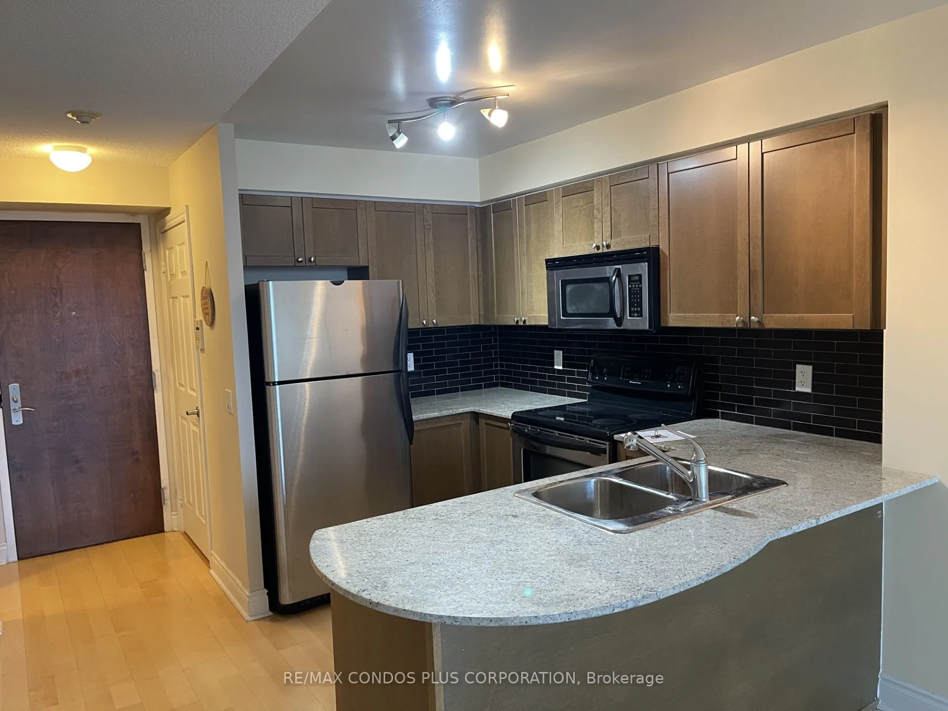 763 Bay Street #3904