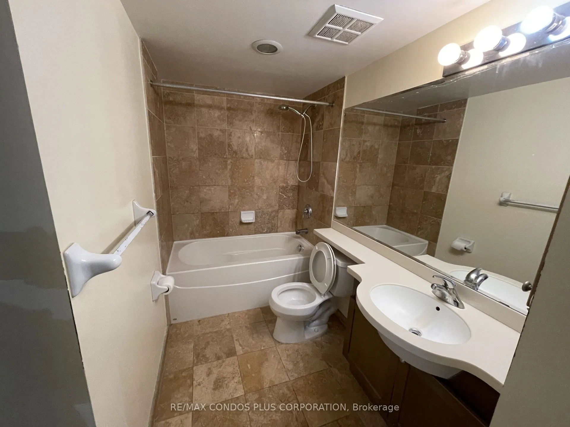 763 Bay Street #3904