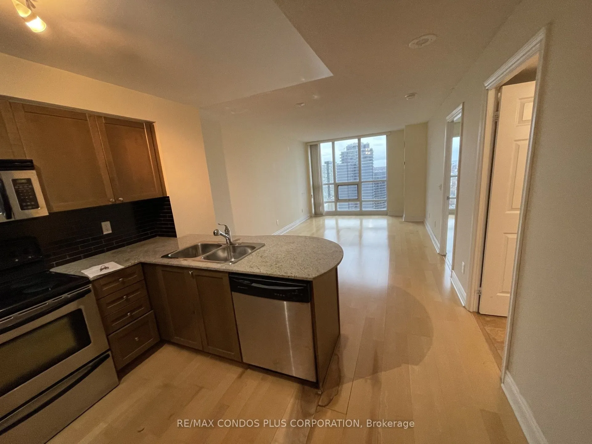 763 Bay Street #3904