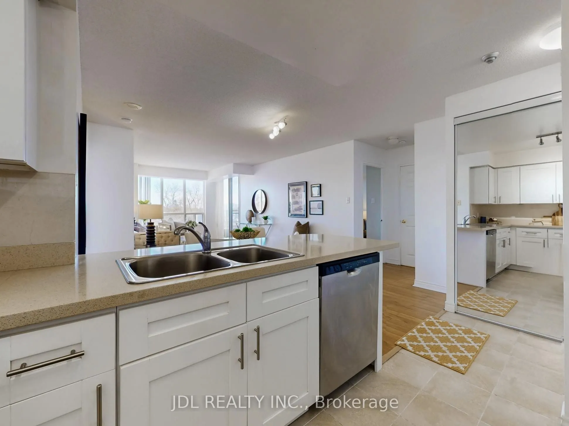 260 Doris Avenue #906
