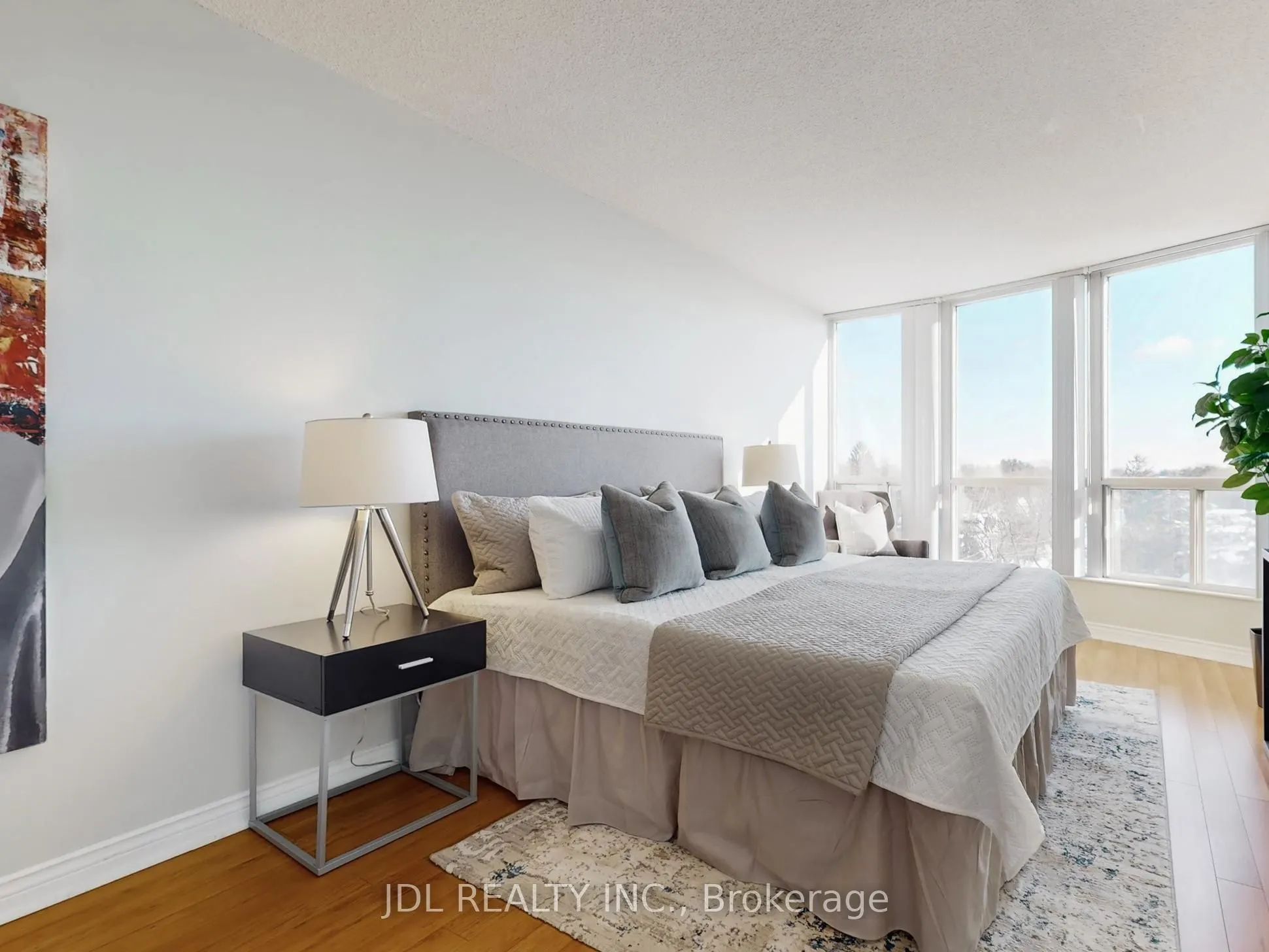 260 Doris Avenue #906