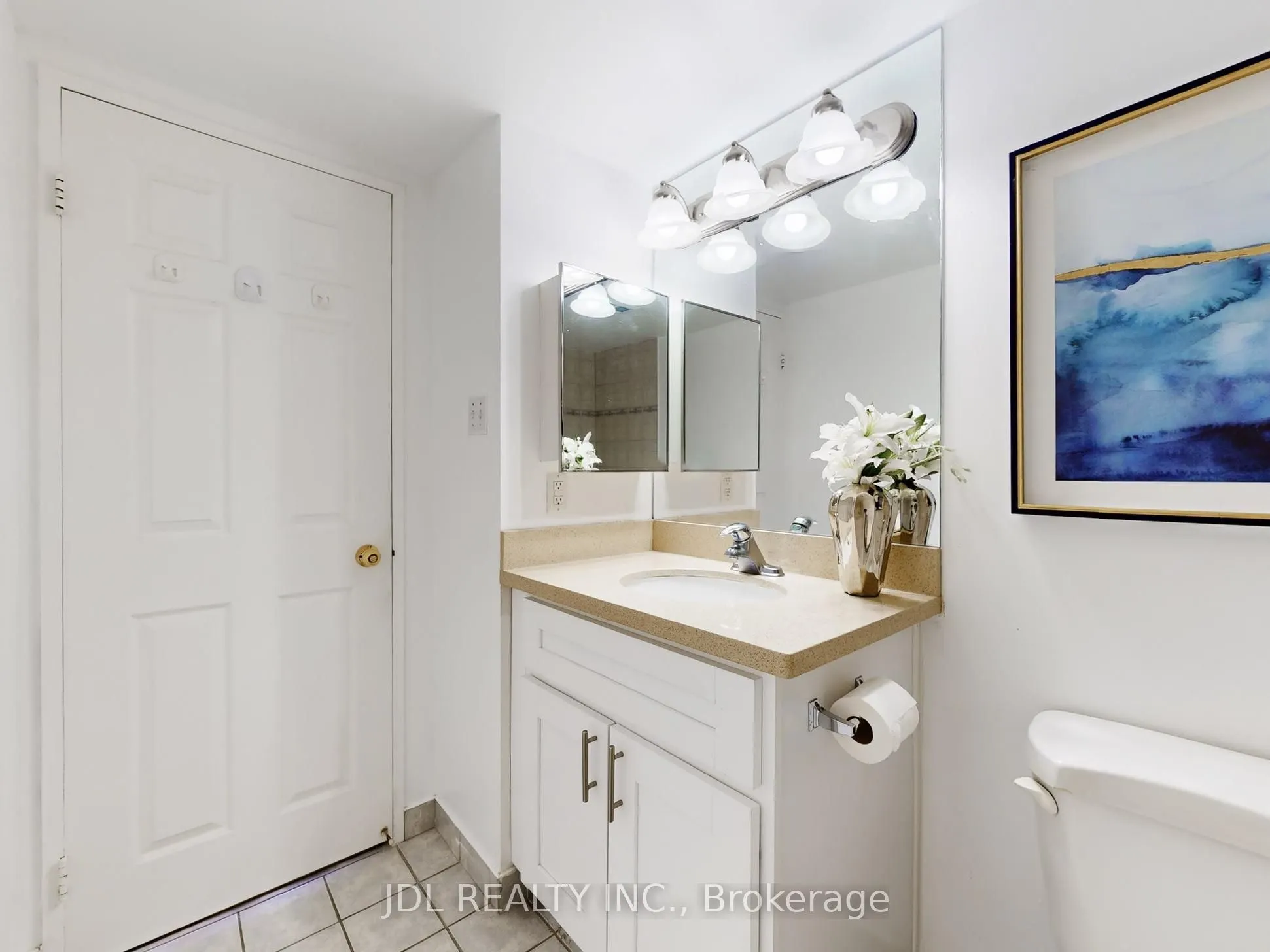 260 Doris Avenue #906