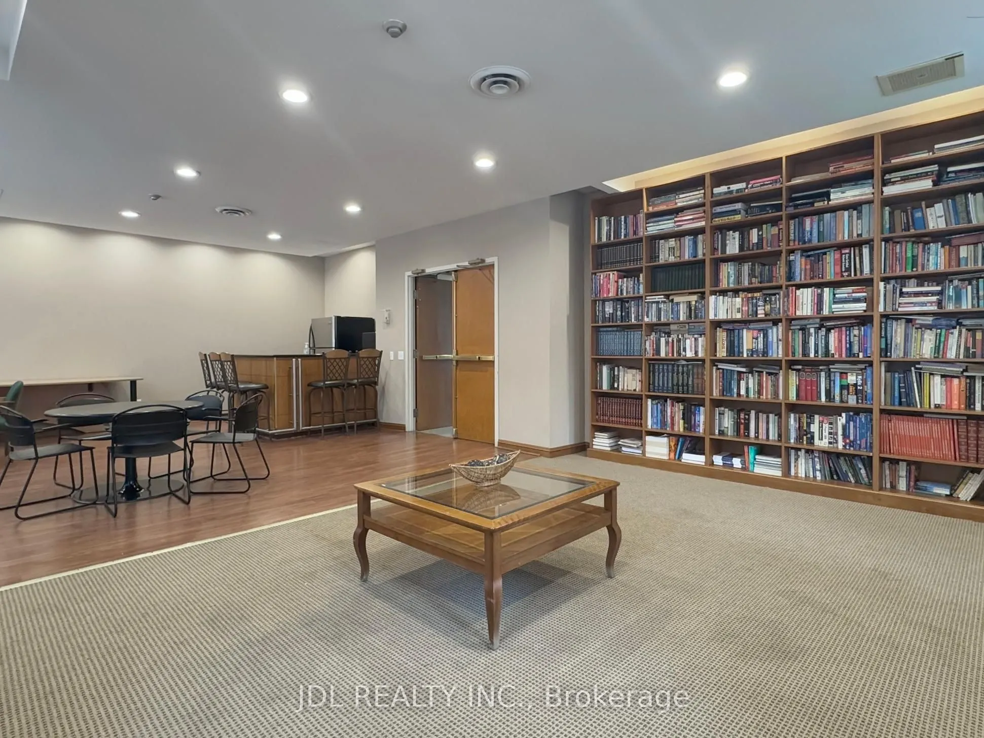 260 Doris Avenue #906